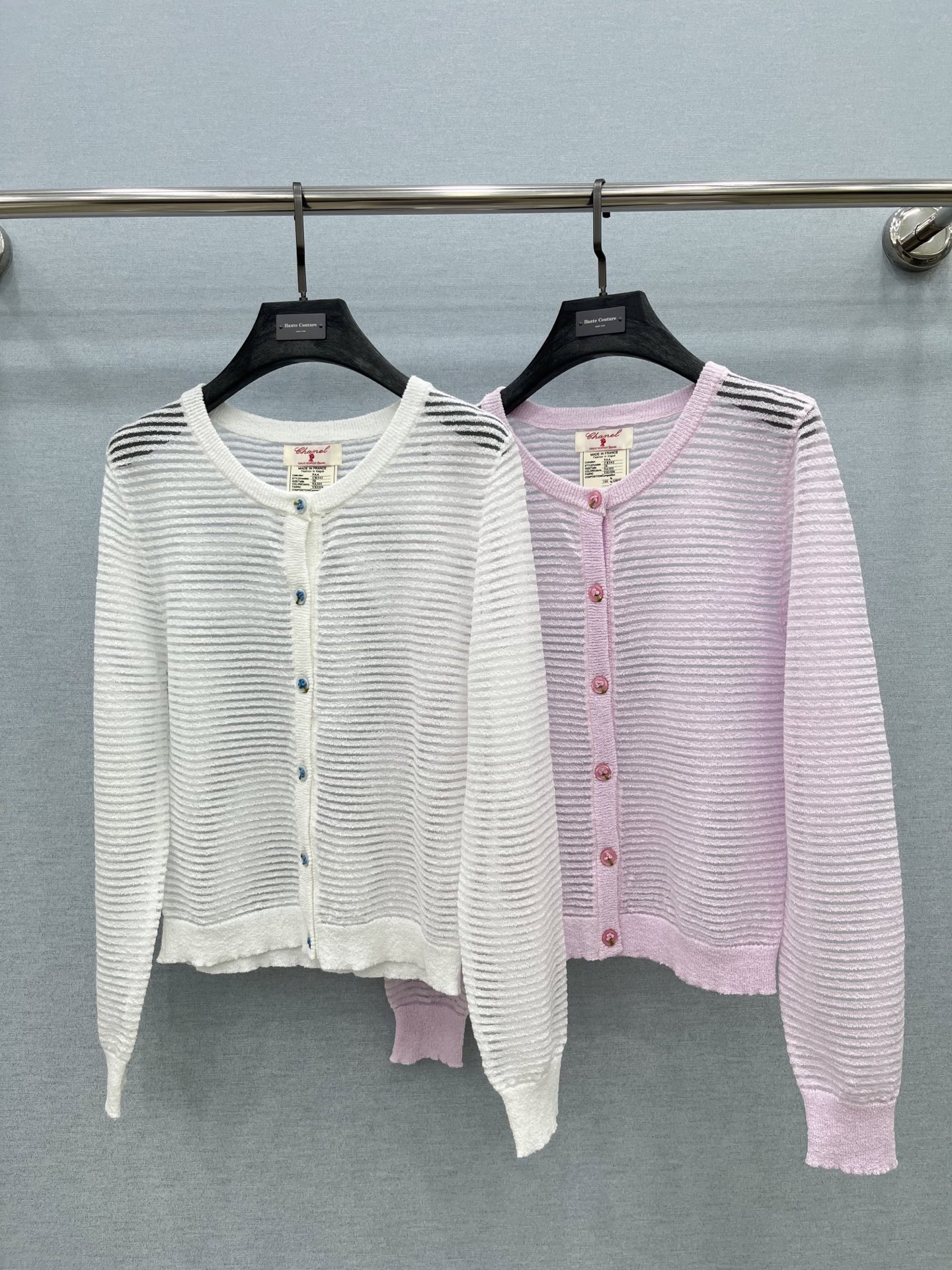🛒𝐍𝐄𝐖 · 𝟐𝟎𝟐6/爆款现货设计师 原创｜2026新款镂空针织两件套高级感拉满的系列！上身的触感谁穿