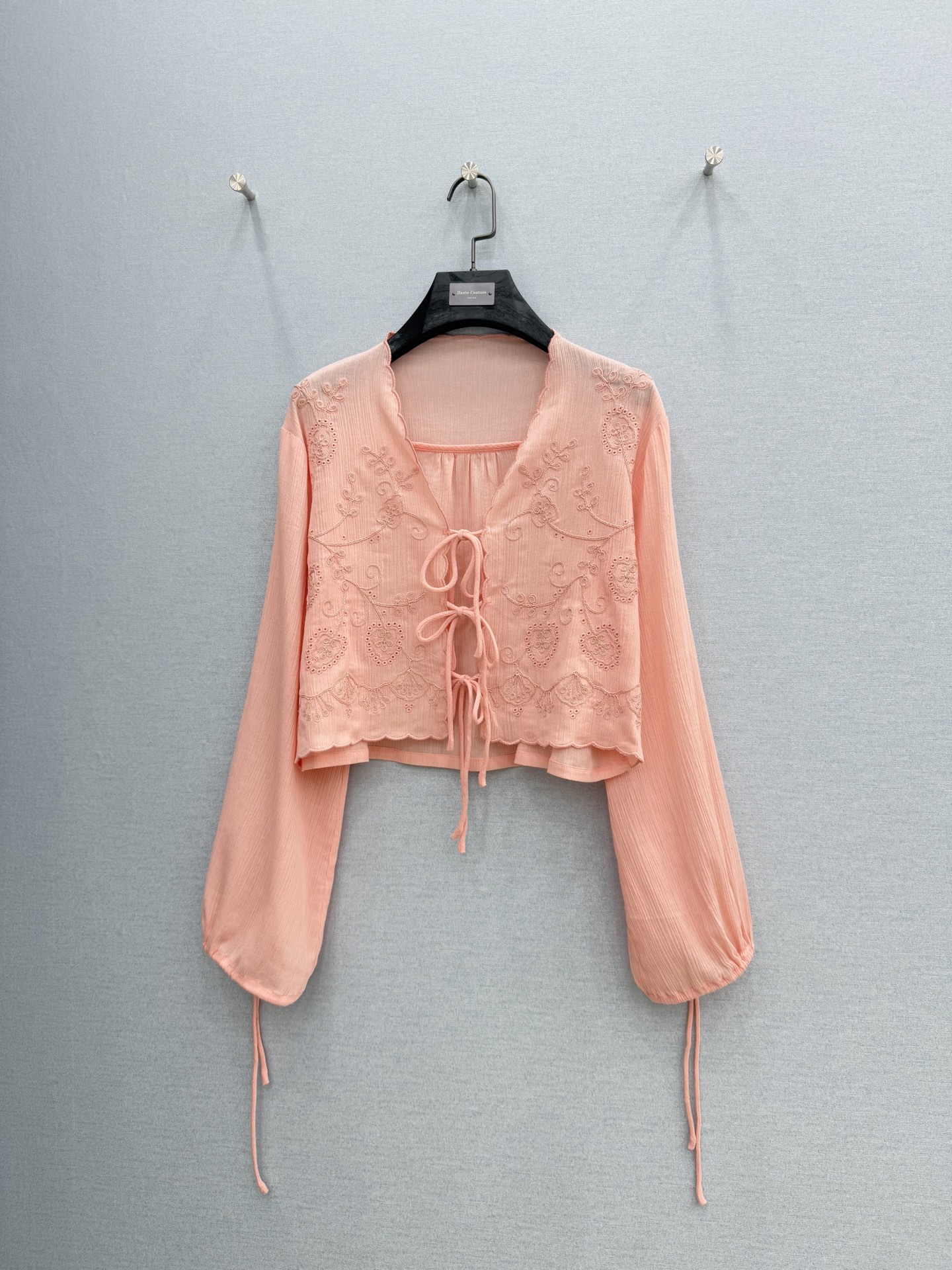 🛒𝐍𝐄𝐖 · 𝟐𝟎𝟐6/爆款现货原单品质 小众*｜2026新品花边刺绣衬衫精致版型，系带设计，高级肌理细