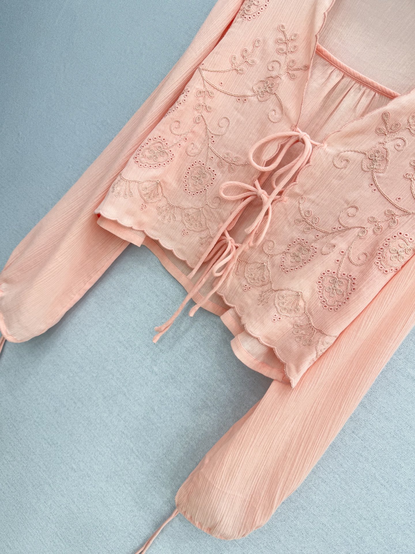 🛒𝐍𝐄𝐖 · 𝟐𝟎𝟐6/爆款现货原单品质 小众*｜2026新品花边刺绣衬衫精致版型，系带设计，高级肌理细