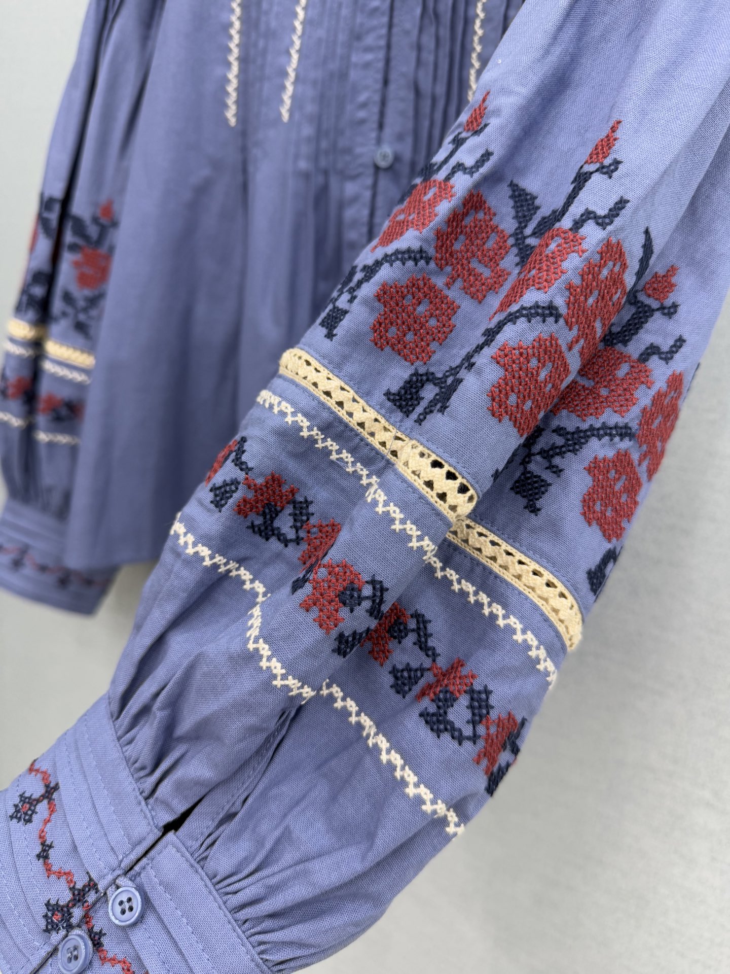 🛒𝐍𝐄𝐖 · 𝟐𝟎𝟐6/爆款现货原单品质 小众*｜2026新品立领宫廷风花边刺绣衬衫精致版型，名族风设计