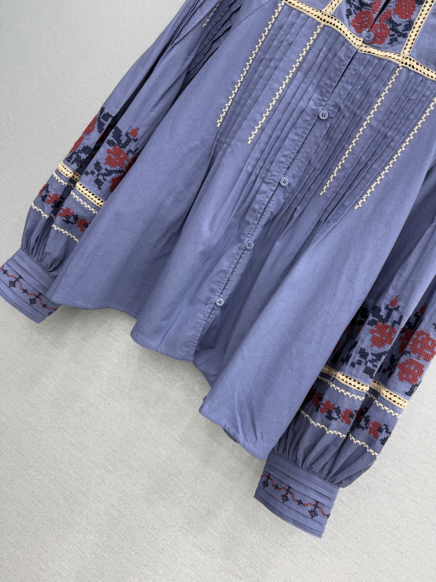 🛒𝐍𝐄𝐖 · 𝟐𝟎𝟐6/爆款现货原单品质 小众*｜2026新品立领宫廷风花边刺绣衬衫精致版型，名族风设计