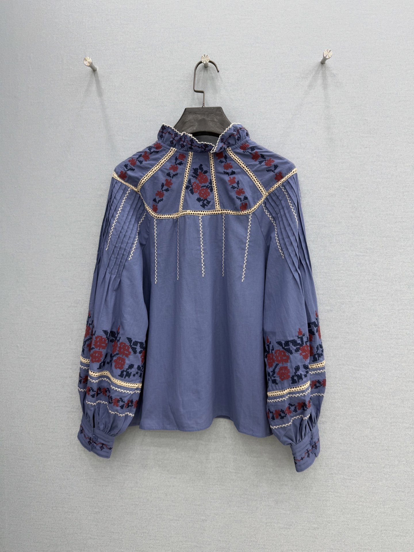 🛒𝐍𝐄𝐖 · 𝟐𝟎𝟐6/爆款现货原单品质 小众*｜2026新品立领宫廷风花边刺绣衬衫精致版型，名族风设计