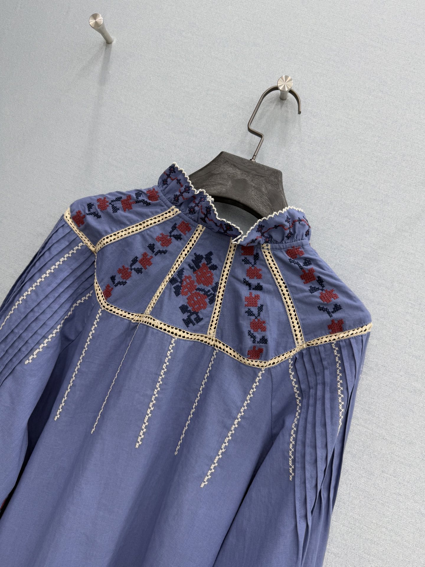 🛒𝐍𝐄𝐖 · 𝟐𝟎𝟐6/爆款现货原单品质 小众*｜2026新品立领宫廷风花边刺绣衬衫精致版型，名族风设计