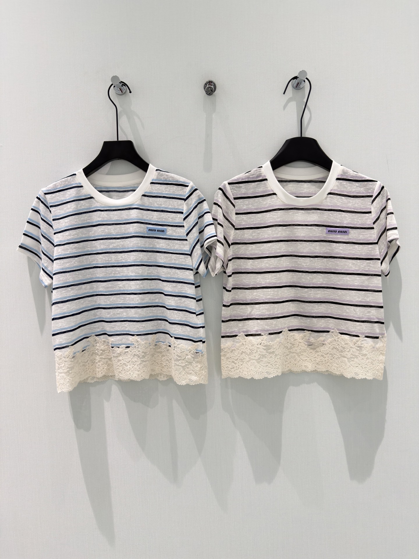 🛒𝐍𝐄𝐖 · 𝟐𝟎𝟐6/爆款现货【春夏上新】 小众｜2026新款天丝条纹拼接蕾丝T恤云感舒适 上身的触感