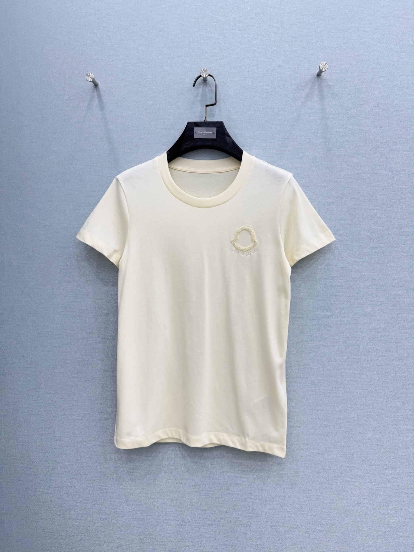 🛒𝐍𝐄𝐖 · 𝟐𝟎𝟐6/爆款现货原单品质 Mon*｜撞色立体刺绣短袖T恤高订面料 亲肤透气舒适标志性字母