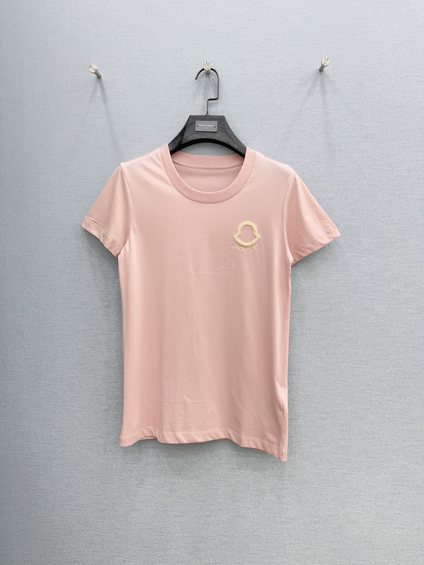 🛒𝐍𝐄𝐖 · 𝟐𝟎𝟐6/爆款现货原单品质 Mon*｜撞色立体刺绣短袖T恤高订面料 亲肤透气舒适标志性字母