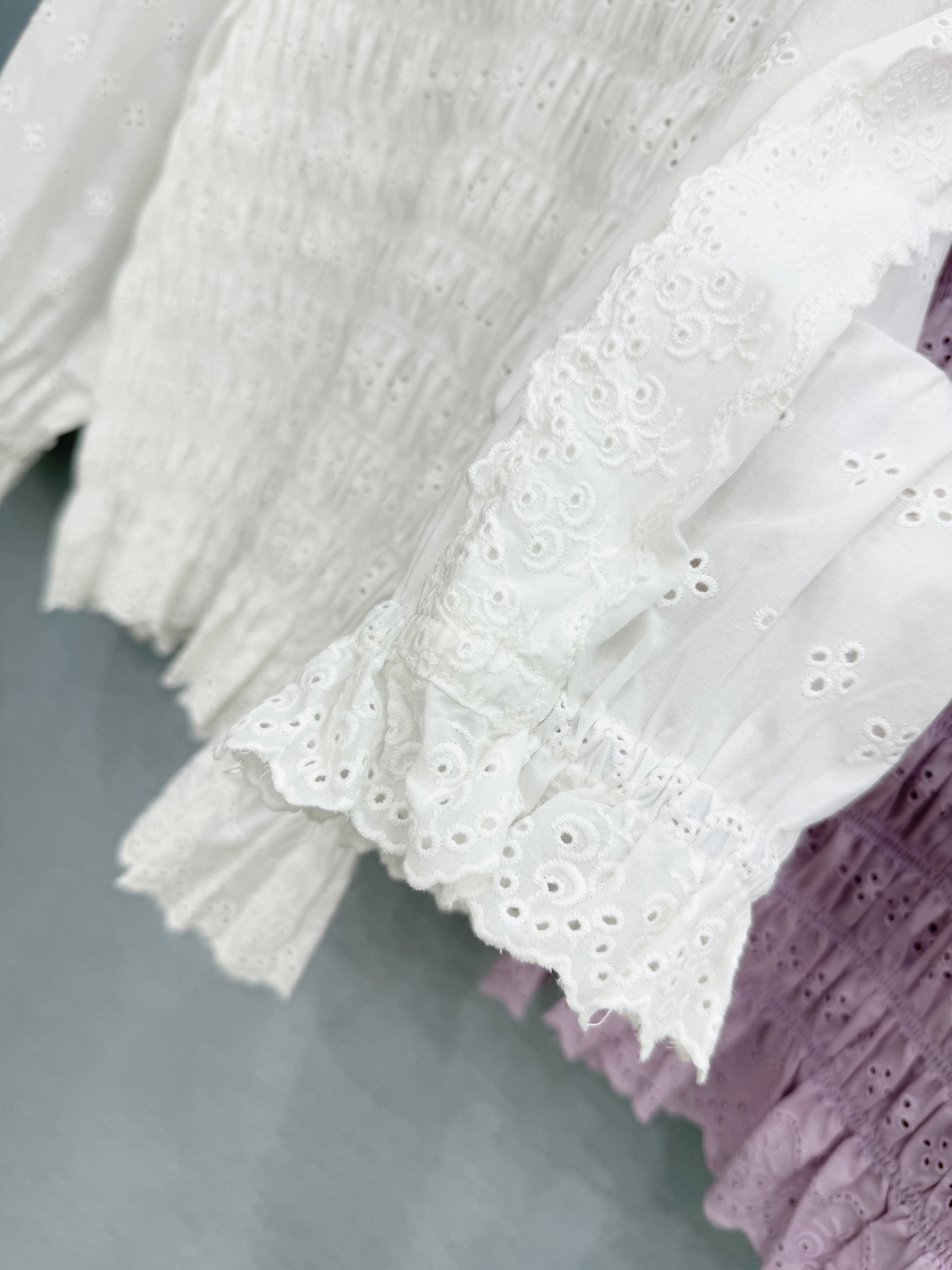 🛒𝐍𝐄𝐖 · 𝟐𝟎𝟐6/爆款现货原单品质 小众*｜2026新品荷叶花边刺绣衬衫精致版型，打拦设计，高级肌