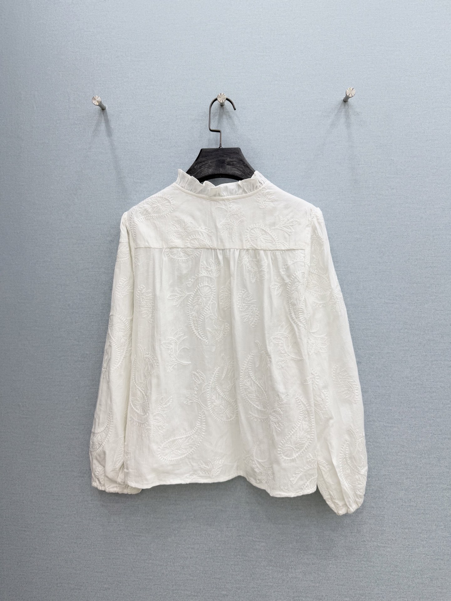 🛒𝐍𝐄𝐖 · 𝟐𝟎𝟐6/爆款现货原单品质 小众*｜2026新品荷叶花边V领刺绣衬衫精致版型，高端设计，高