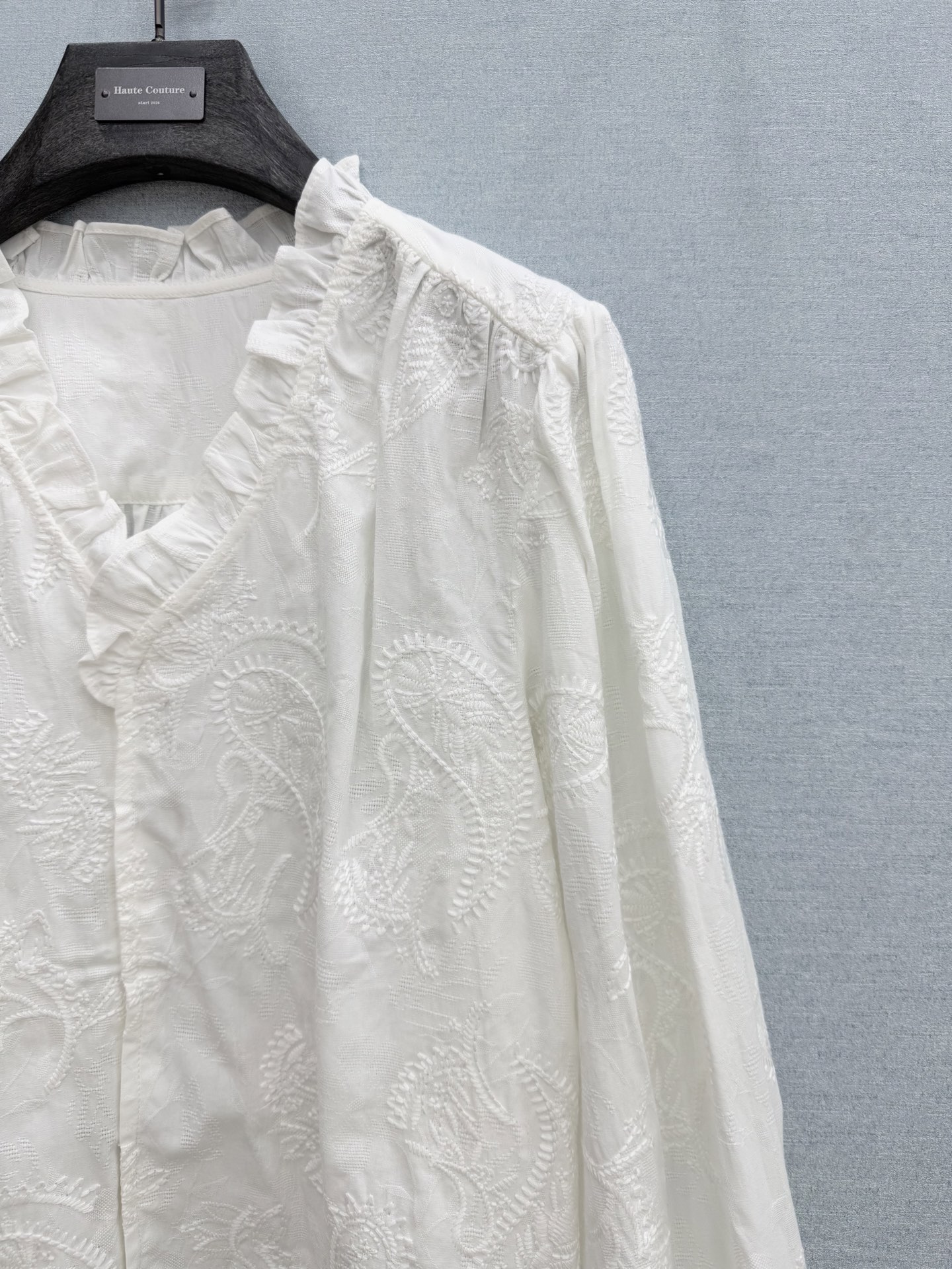 🛒𝐍𝐄𝐖 · 𝟐𝟎𝟐6/爆款现货原单品质 小众*｜2026新品荷叶花边V领刺绣衬衫精致版型，高端设计，高