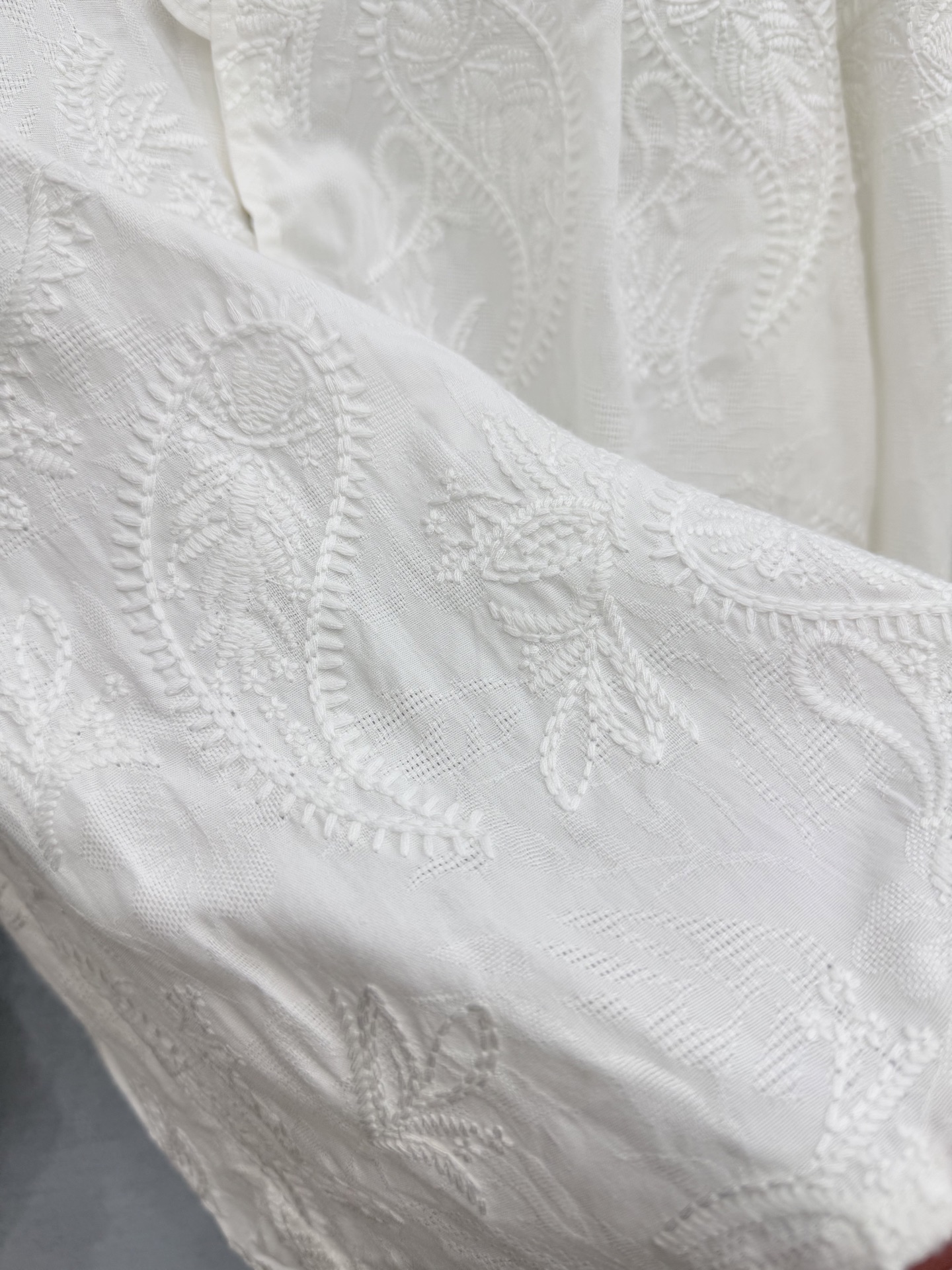 🛒𝐍𝐄𝐖 · 𝟐𝟎𝟐6/爆款现货原单品质 小众*｜2026新品荷叶花边V领刺绣衬衫精致版型，高端设计，高