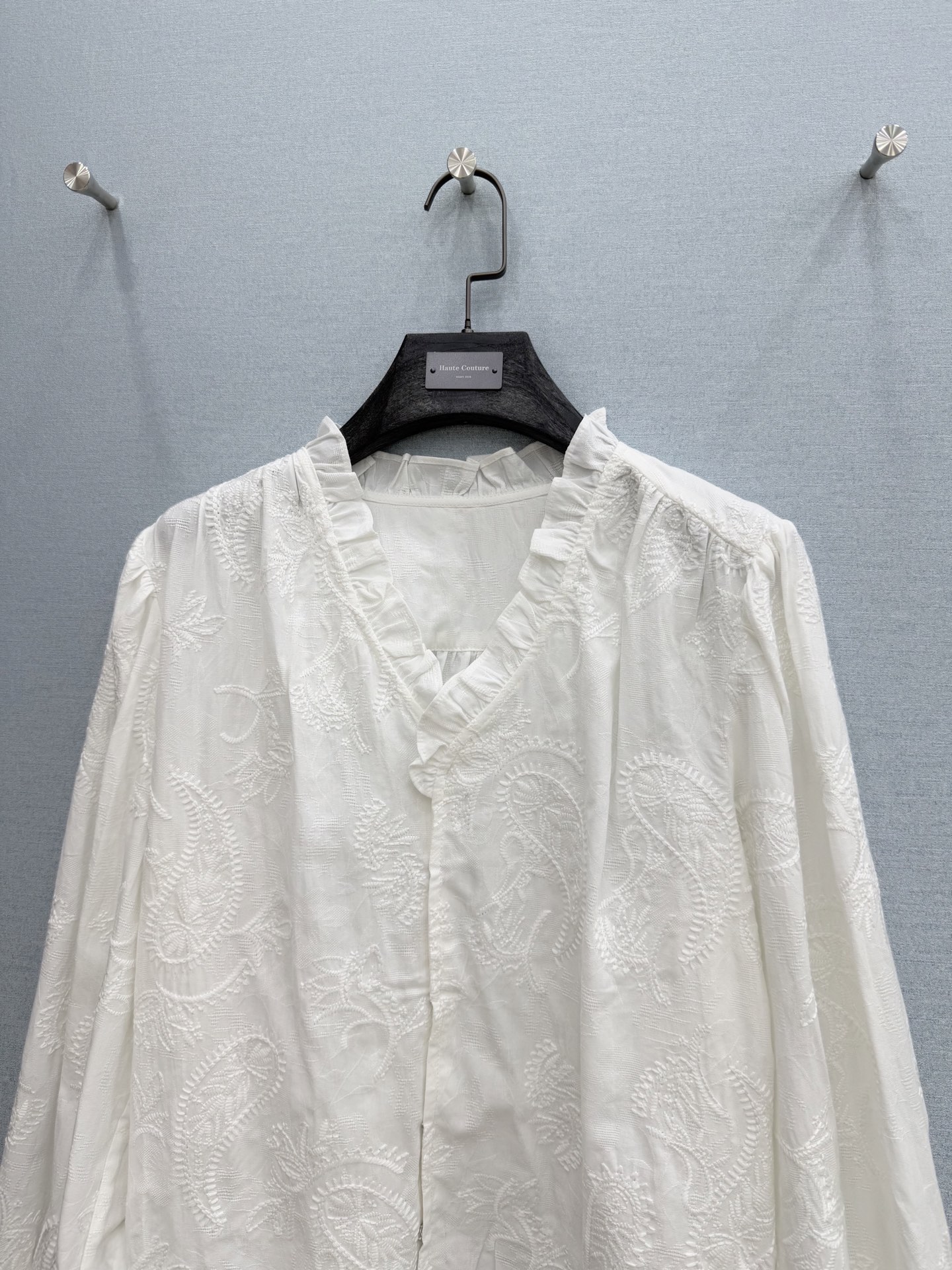 🛒𝐍𝐄𝐖 · 𝟐𝟎𝟐6/爆款现货原单品质 小众*｜2026新品荷叶花边V领刺绣衬衫精致版型，高端设计，高