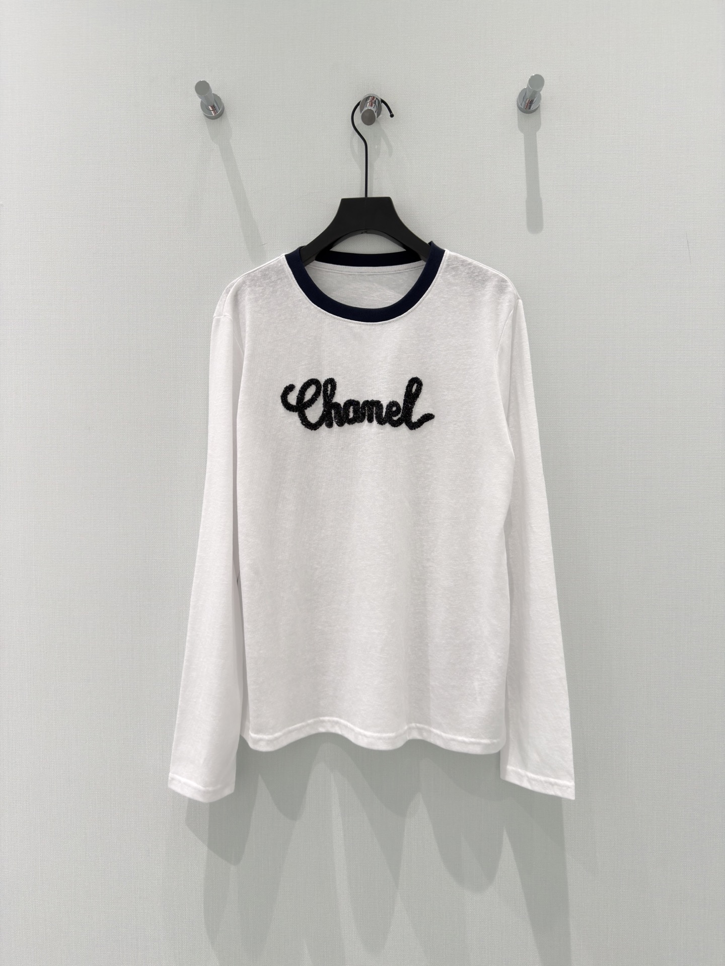 🛒𝐍𝐄𝐖 · 𝟐𝟎𝟐6/爆款现货【春夏上新】 设计师小众｜2026新款珠片刺绣防晒T恤进口断缩丝麻感棉面