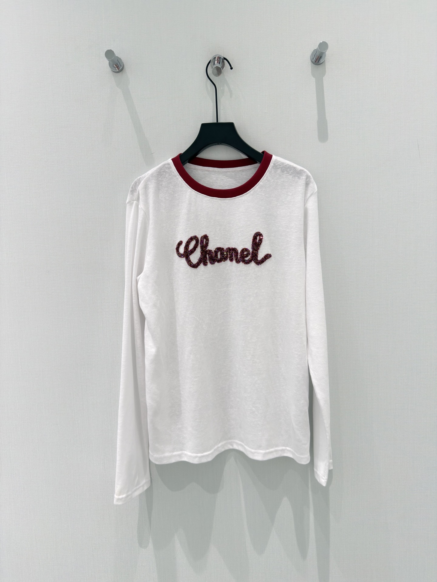 🛒𝐍𝐄𝐖 · 𝟐𝟎𝟐6/爆款现货【春夏上新】 设计师小众｜2026新款珠片刺绣防晒T恤进口断缩丝麻感棉面
