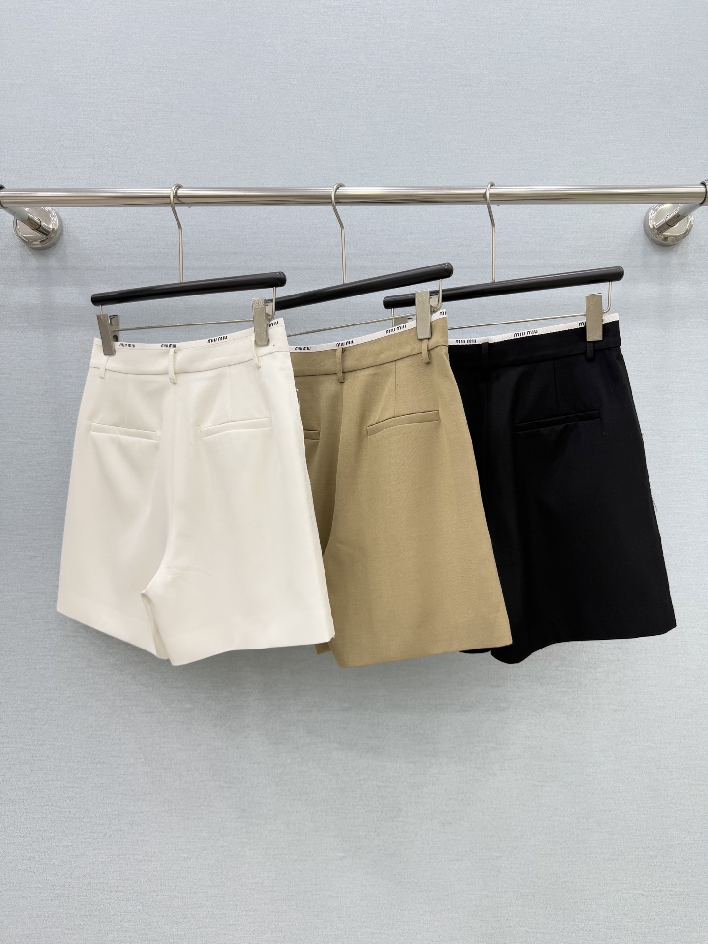 🛒𝐍𝐄𝐖 · 𝟐𝟎𝟐6/爆款现货【原单品质】Miu Mi*｜26新款羊毛织带A版短裤侧边毛边工艺，色系搭