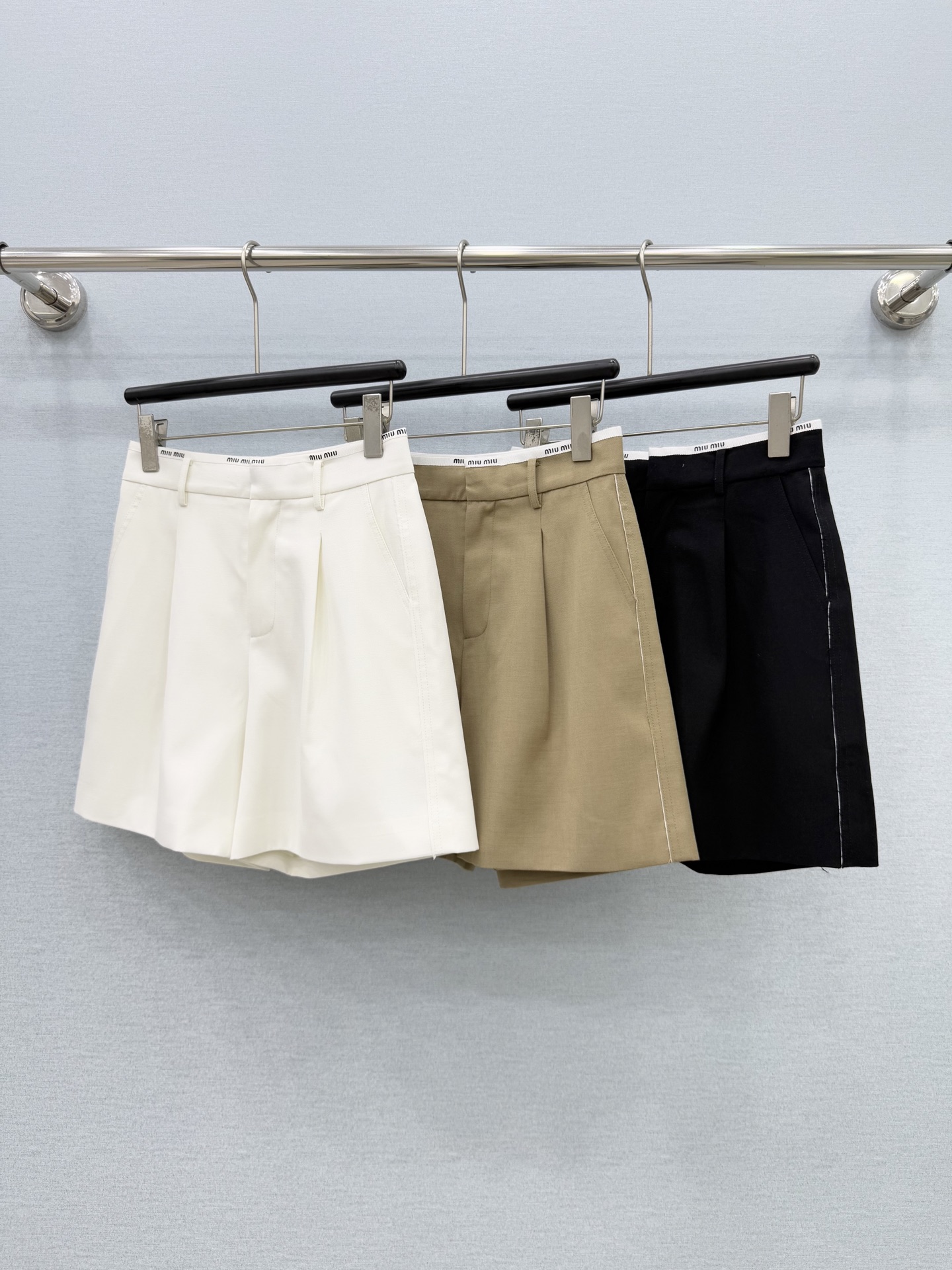 🛒𝐍𝐄𝐖 · 𝟐𝟎𝟐6/爆款现货【原单品质】Miu Mi*｜26新款羊毛织带A版短裤侧边毛边工艺，色系搭