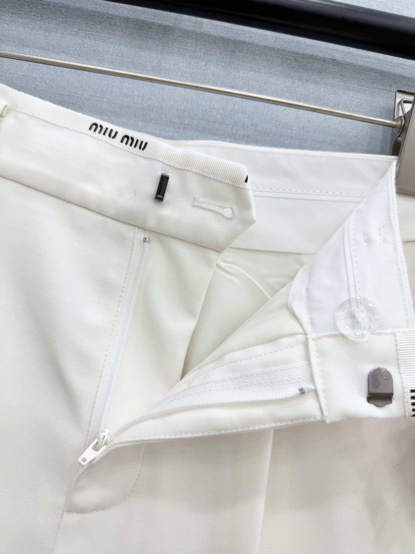 🛒𝐍𝐄𝐖 · 𝟐𝟎𝟐6/爆款现货【原单品质】Miu Mi*｜26新款羊毛织带A版短裤侧边毛边工艺，色系搭