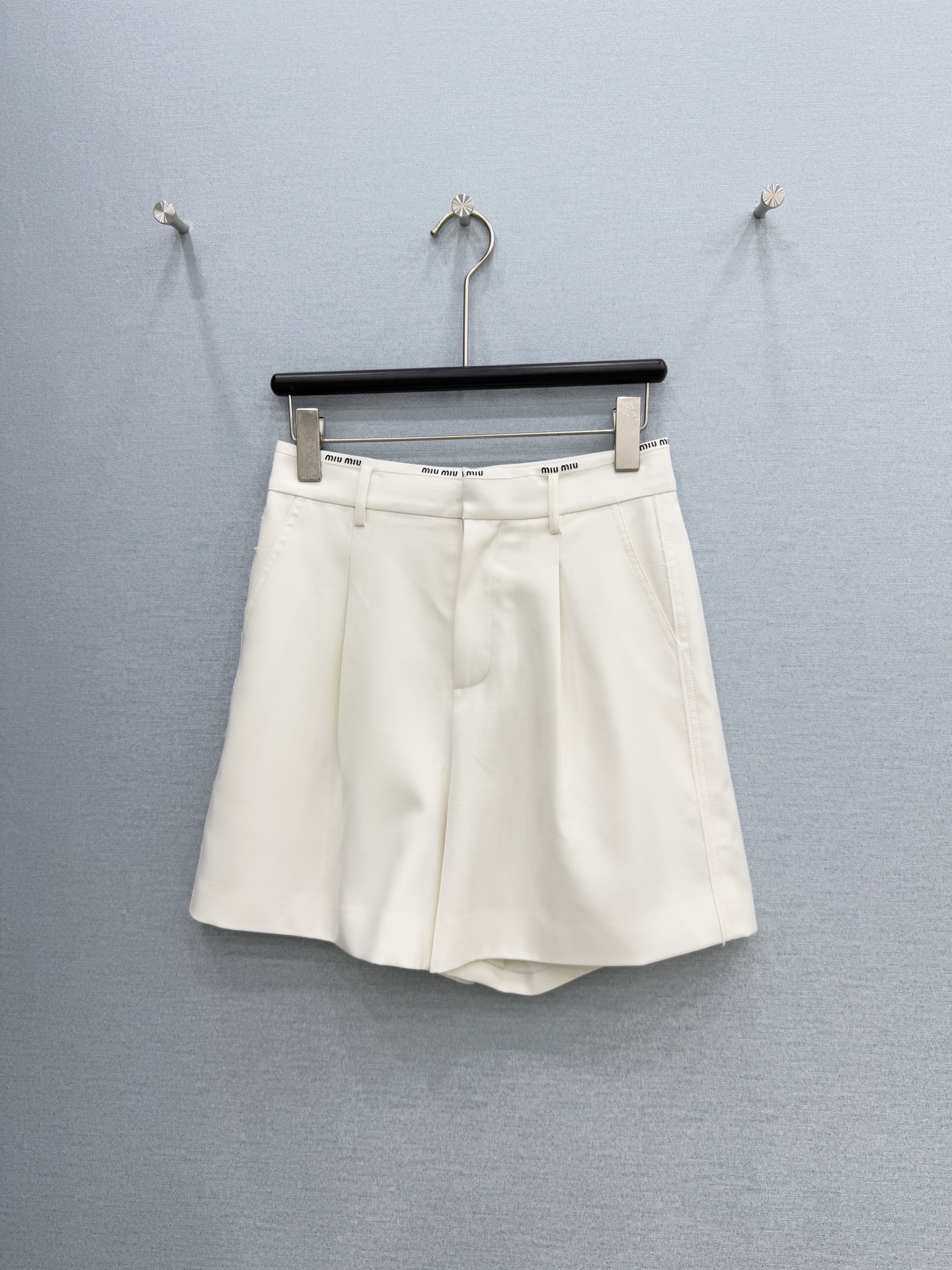 🛒𝐍𝐄𝐖 · 𝟐𝟎𝟐6/爆款现货【原单品质】Miu Mi*｜26新款羊毛织带A版短裤侧边毛边工艺，色系搭