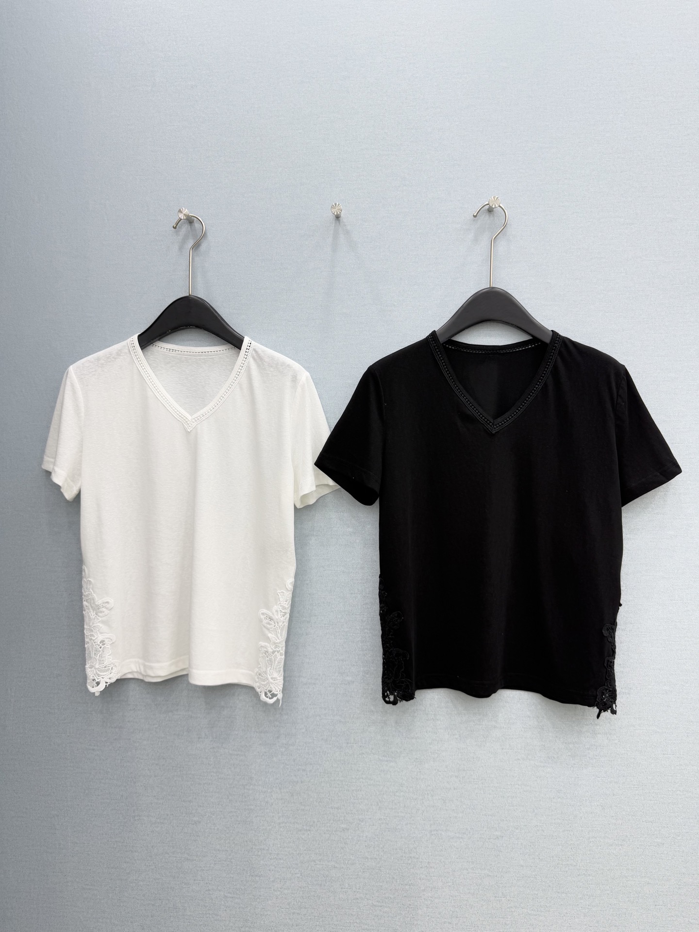 🛒𝐍𝐄𝐖 · 𝟐𝟎𝟐6/爆款现货原创 设计师｜26经典水溶蕾丝拼接T恤超亲肤的面料 真的泰酷辣！最新系列