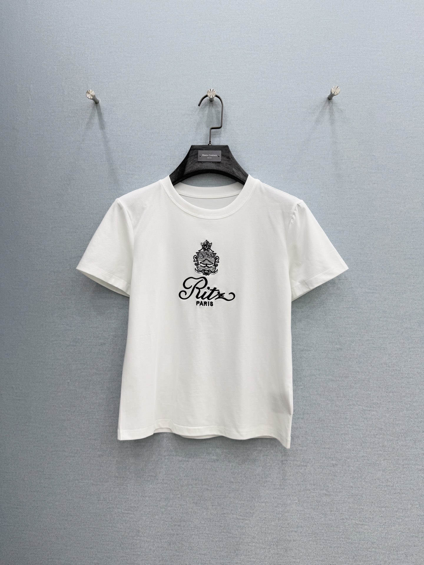 🛒𝐍𝐄𝐖 · 𝟐𝟎𝟐6/爆款现货原创 设计师｜26经典刺绣T恤超亲肤的面料 真的泰酷辣！最新系列单品 强