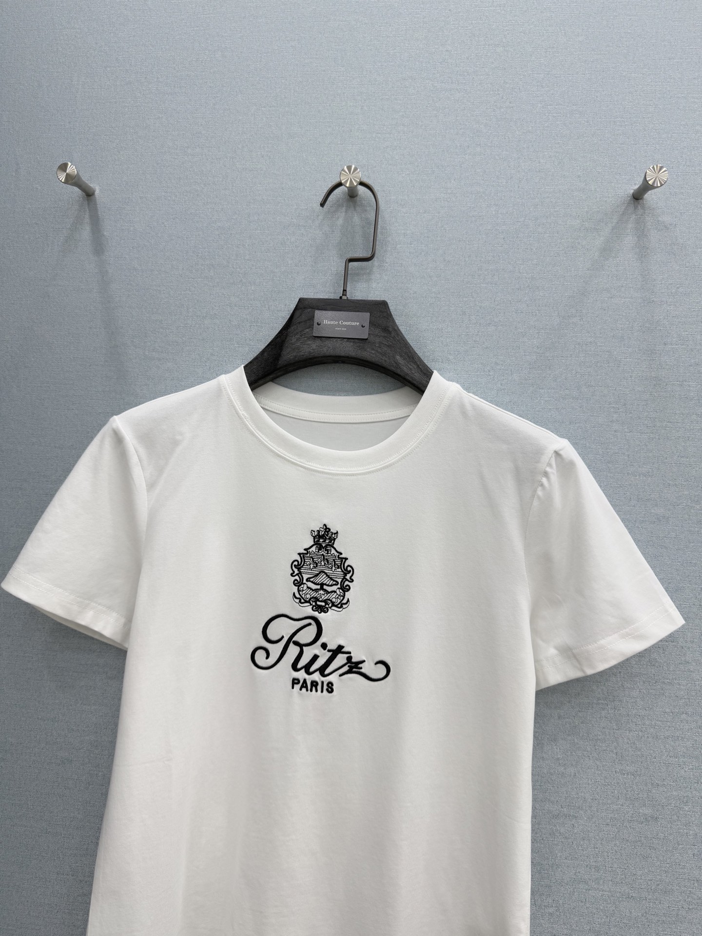 🛒𝐍𝐄𝐖 · 𝟐𝟎𝟐6/爆款现货原创 设计师｜26经典刺绣T恤超亲肤的面料 真的泰酷辣！最新系列单品 强
