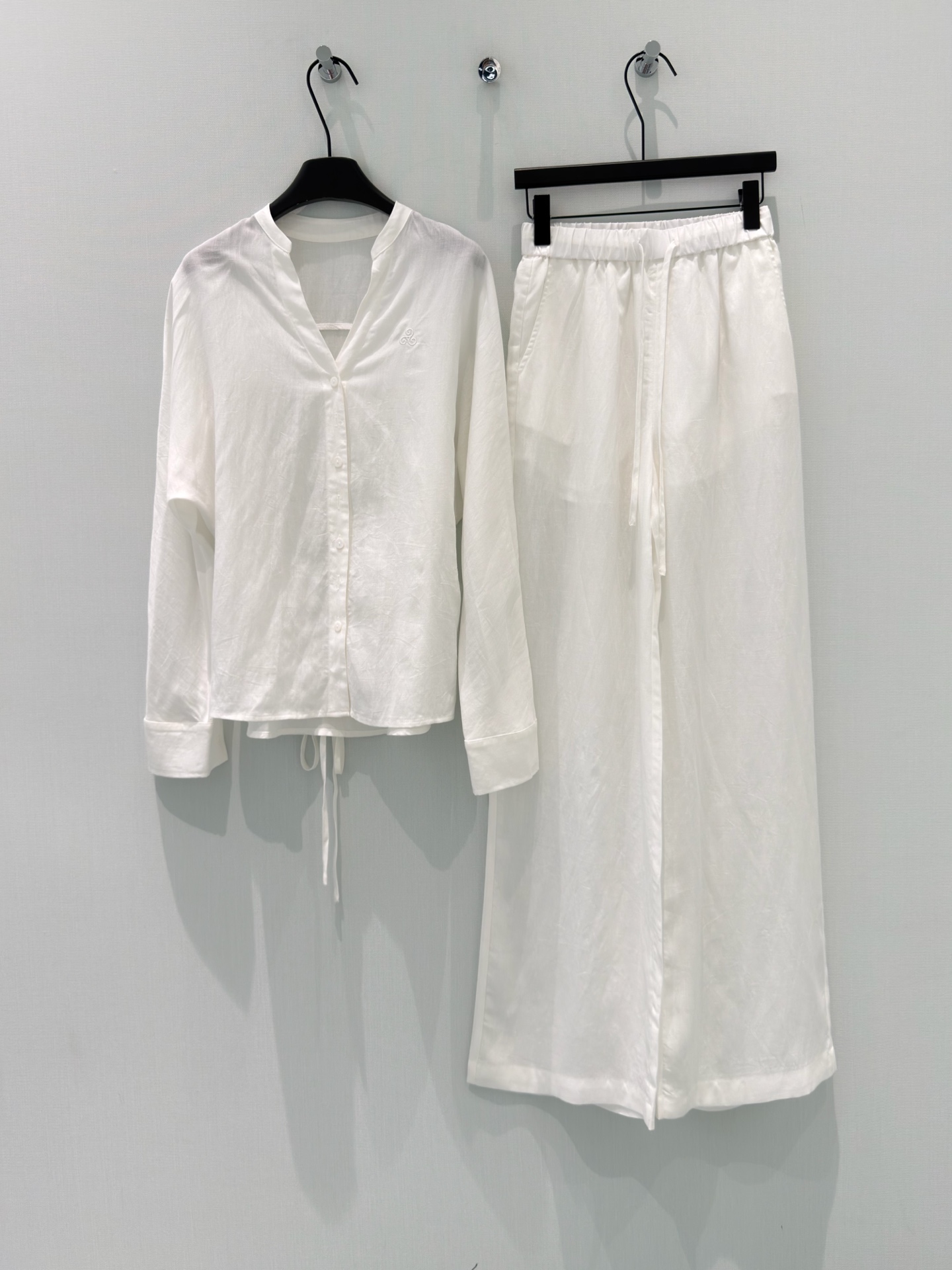 🛒𝐍𝐄𝐖 · 𝟐𝟎𝟐6/爆款现货【春夏上新】设计师｜26新品天丝亚麻套装！高端定制刺绣衬衫，搭配抽绳长裤