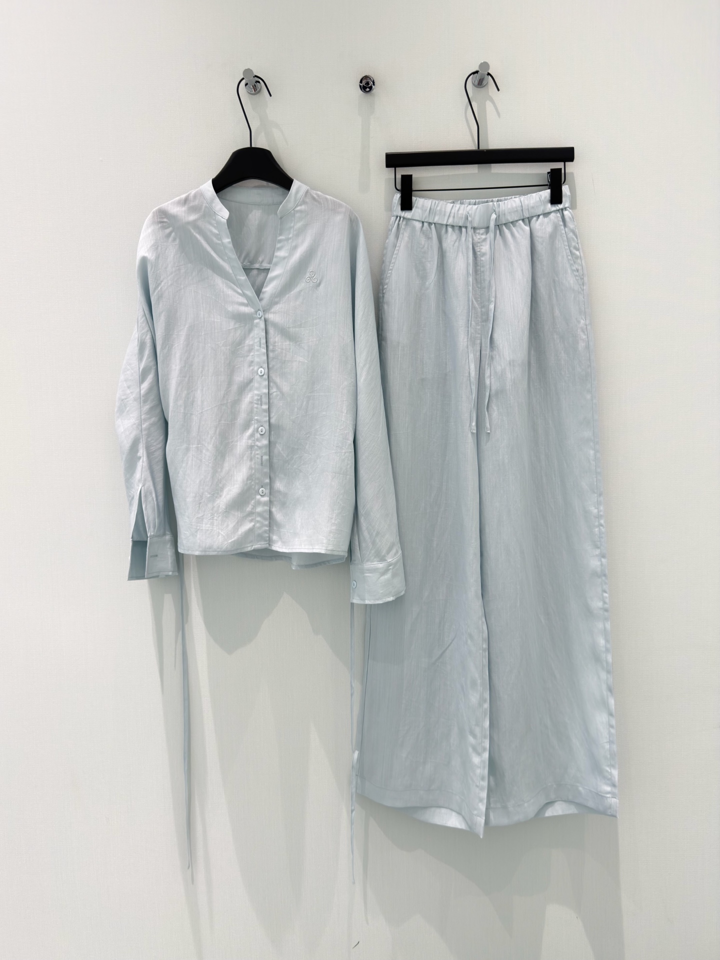 🛒𝐍𝐄𝐖 · 𝟐𝟎𝟐6/爆款现货【春夏上新】设计师｜26新品天丝亚麻套装！高端定制刺绣衬衫，搭配抽绳长裤
