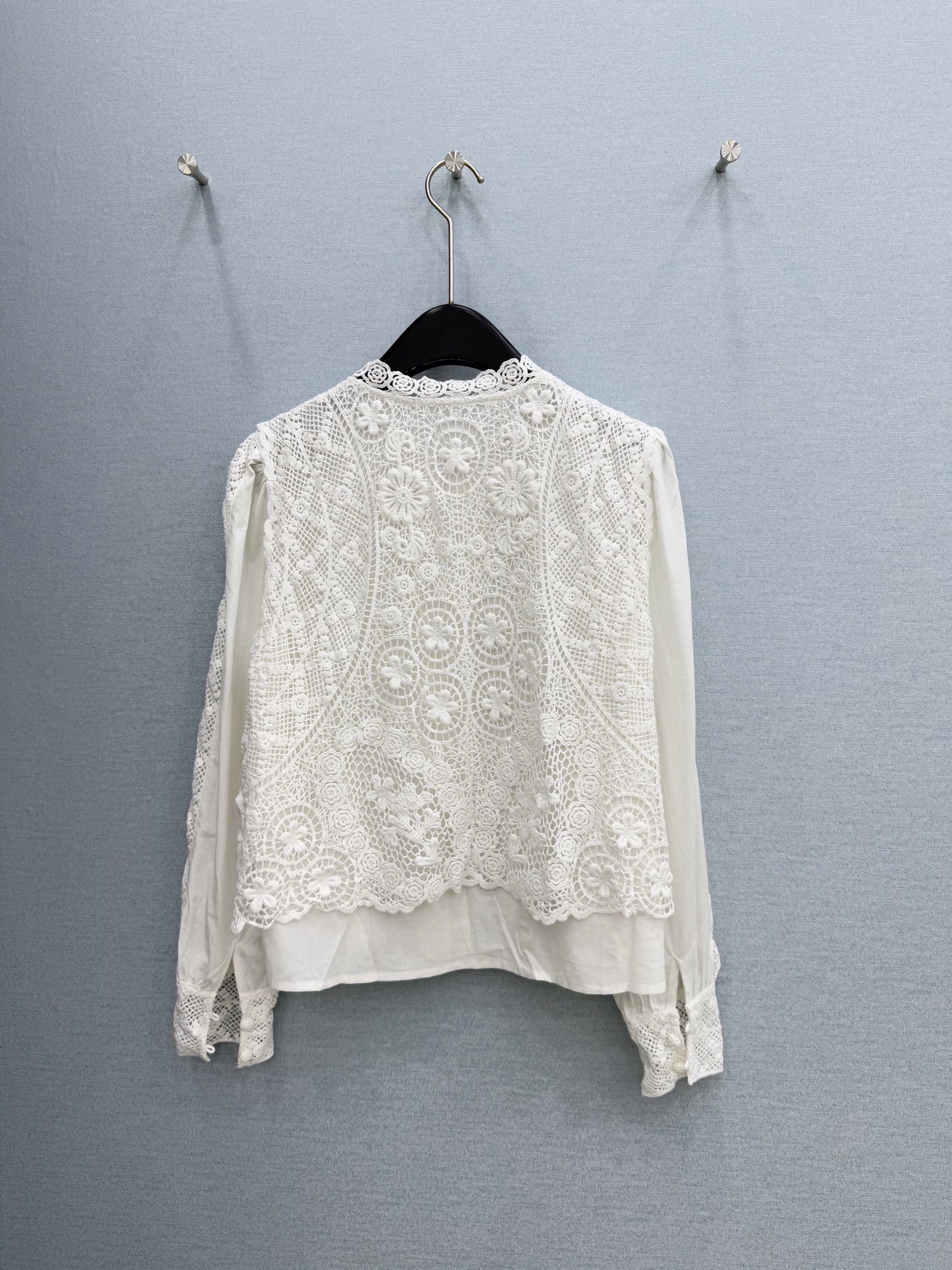 🛒𝐍𝐄𝐖 · 𝟐𝟎𝟐6/爆款现货原单品质 小众*｜2026新品水溶刺绣假两件套衬衫精致版型，高级肌理细腻