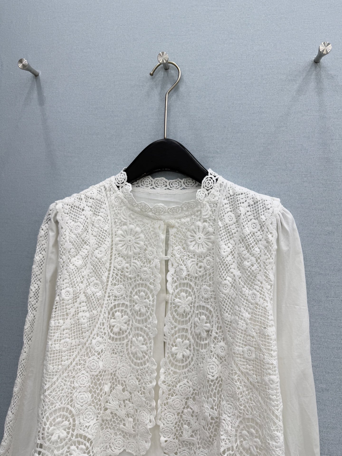 🛒𝐍𝐄𝐖 · 𝟐𝟎𝟐6/爆款现货原单品质 小众*｜2026新品水溶刺绣假两件套衬衫精致版型，高级肌理细腻