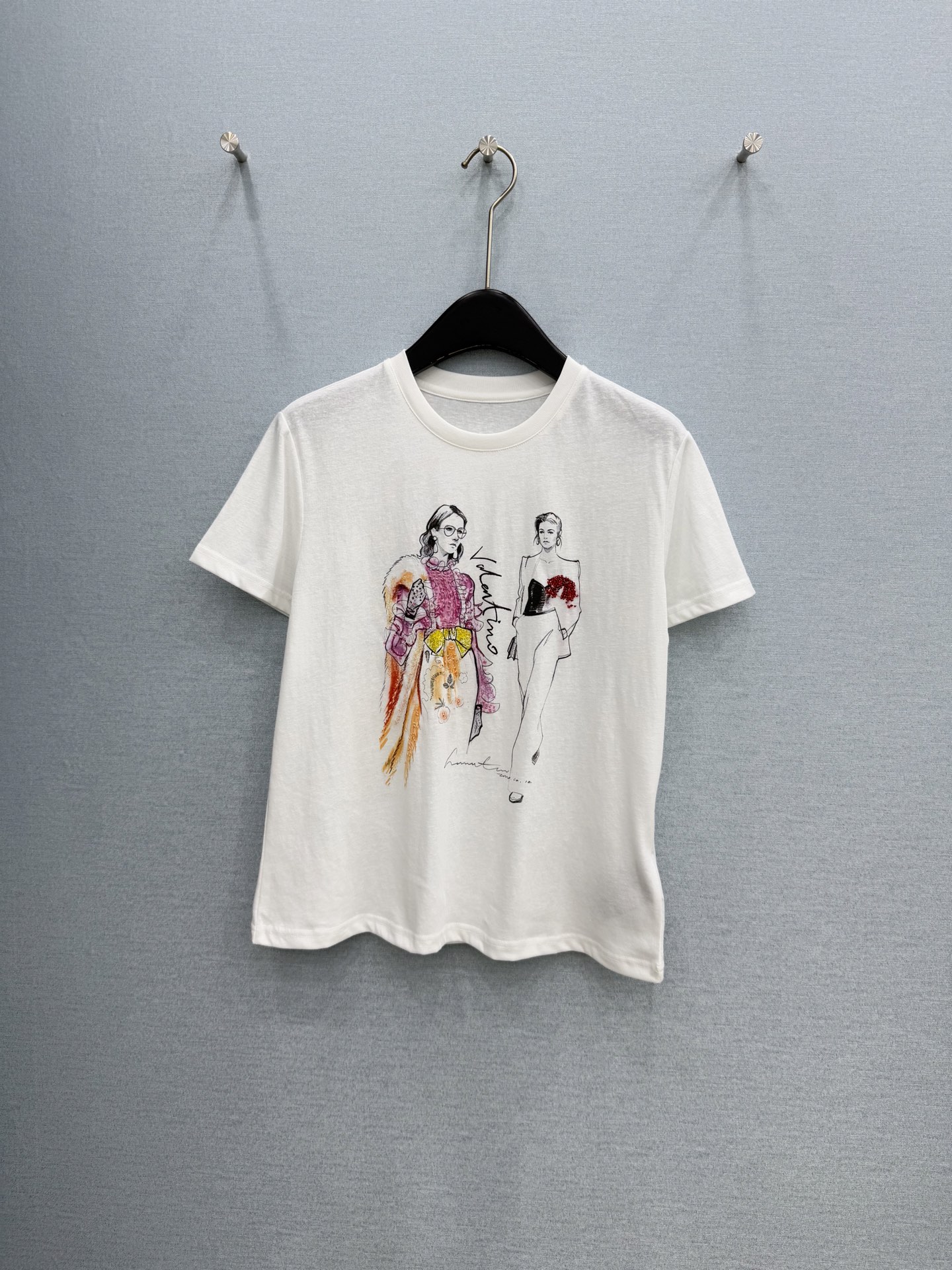 🛒𝐍𝐄𝐖 · 𝟐𝟎𝟐6/爆款现货原单品质 小众*｜精致印花订珠短袖T恤高订面料 亲肤透气舒适标志性字母图