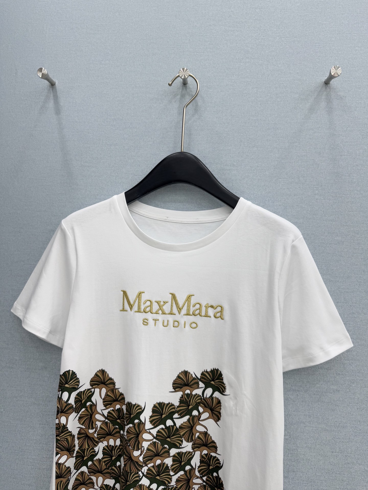 🛒𝐍𝐄𝐖 · 𝟐𝟎𝟐6/爆款现货【春夏上新】 Max*｜2026新款刺绣T恤高订面料，百搭版型 ，上身的