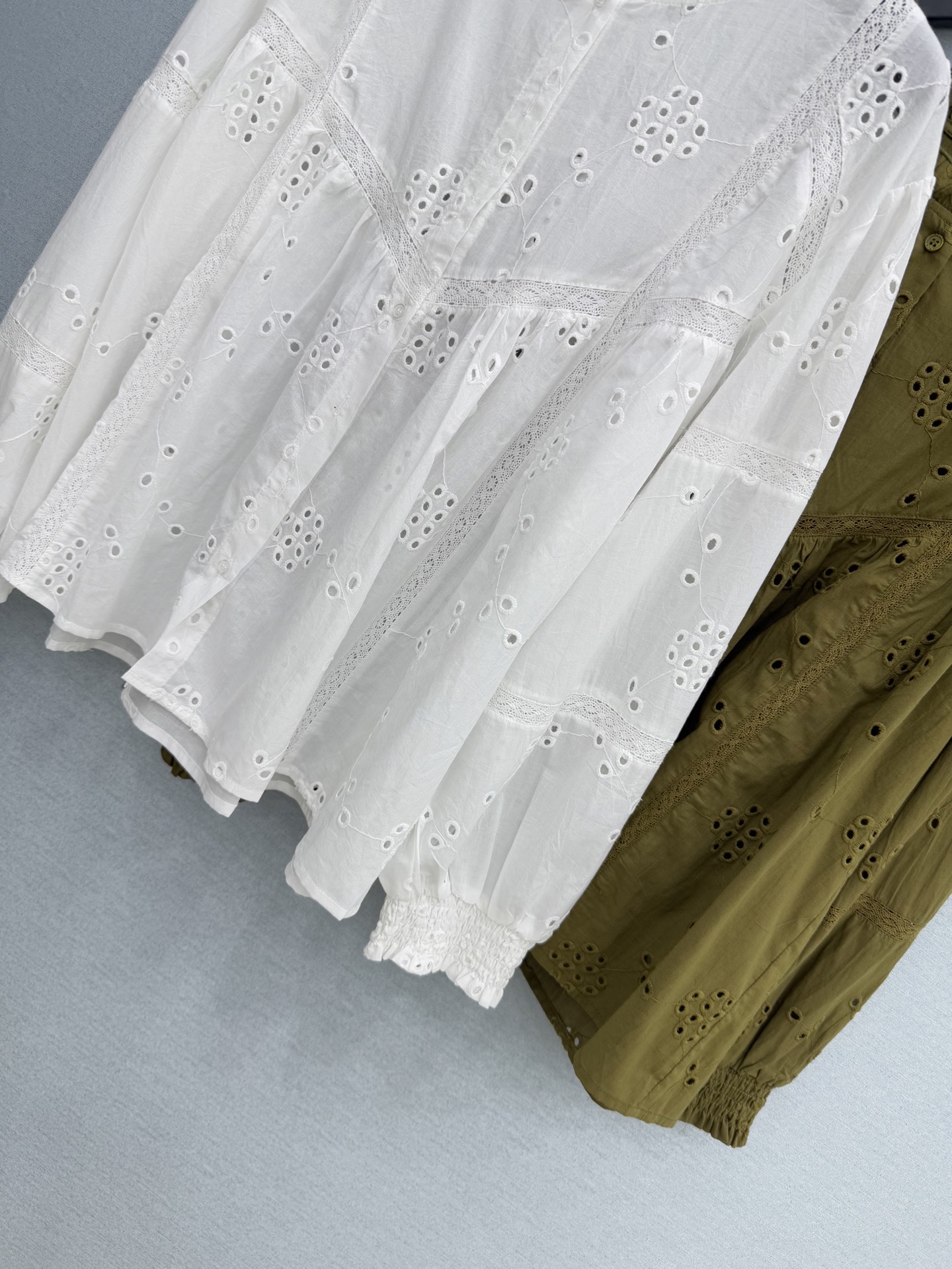 🛒𝐍𝐄𝐖 · 𝟐𝟎𝟐6/爆款现货原单品质 小众*｜2026新品花边袖洞洞刺绣衬衫精致版型，高级肌理细腻 