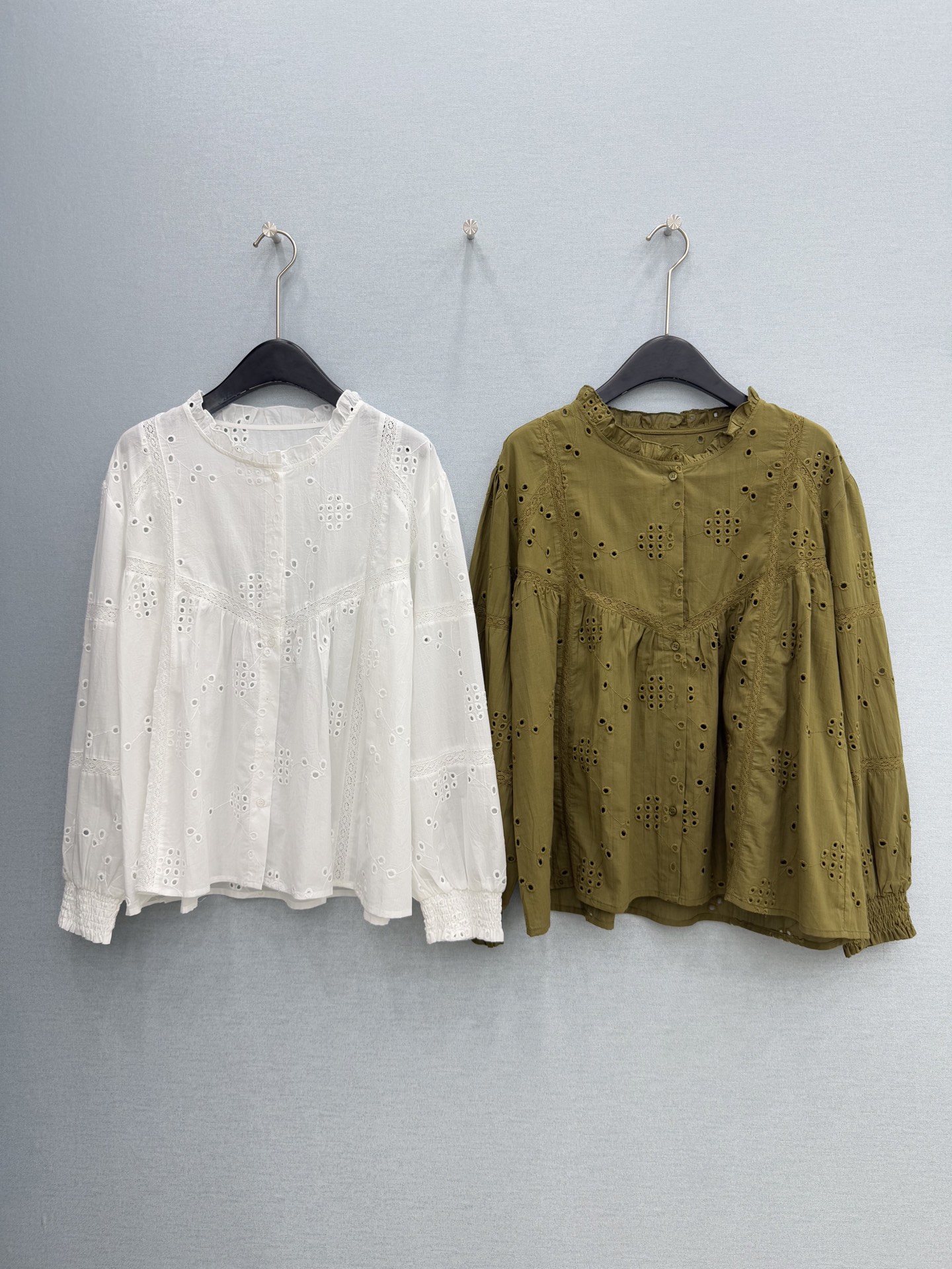 🛒𝐍𝐄𝐖 · 𝟐𝟎𝟐6/爆款现货原单品质 小众*｜2026新品花边袖洞洞刺绣衬衫精致版型，高级肌理细腻 
