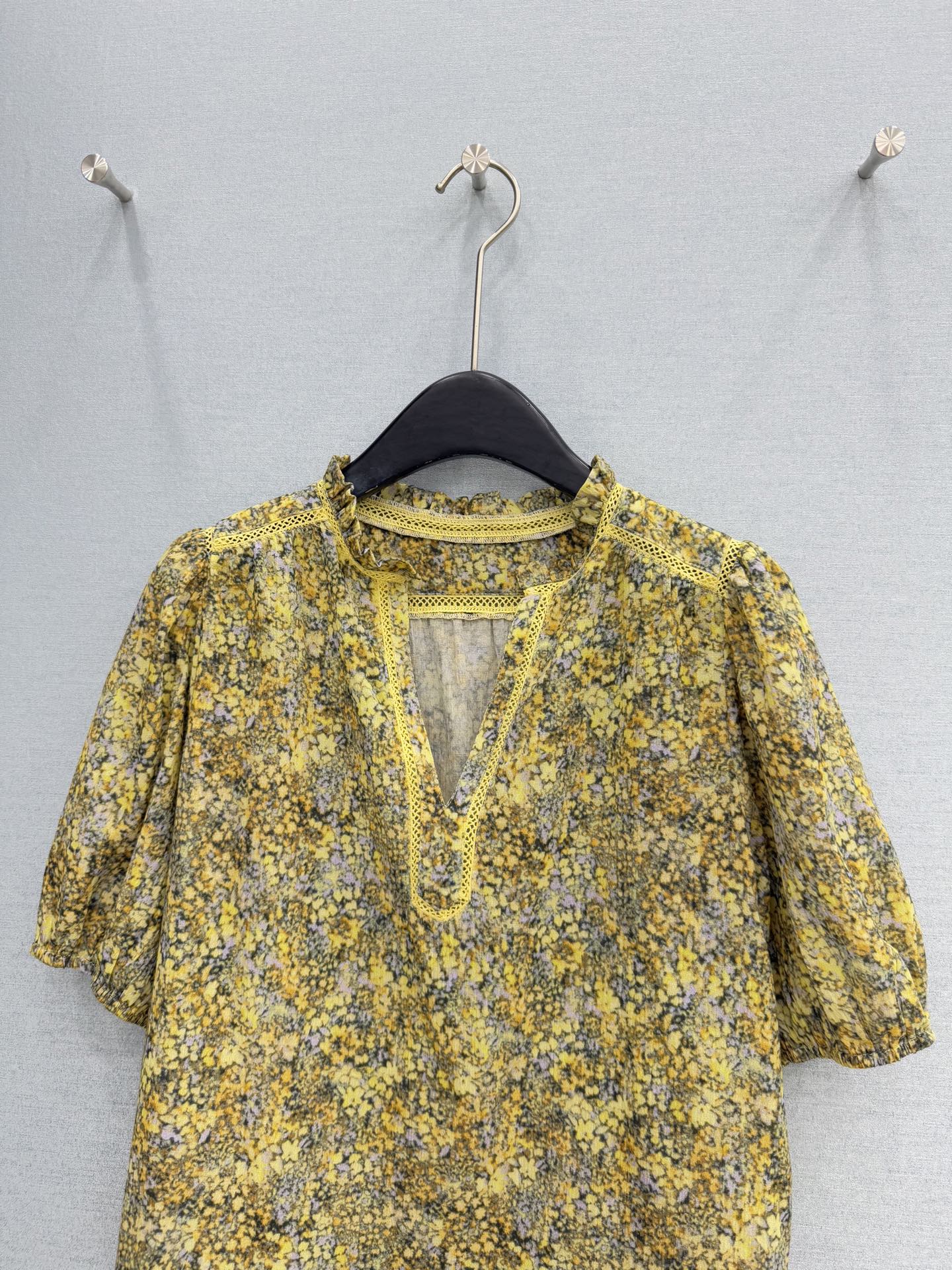 🛒𝐍𝐄𝐖 · 𝟐𝟎𝟐6/爆款现货原单品质 小众*｜2026新品碎花衬衫精致版型，高级肌理细腻 极简主义常