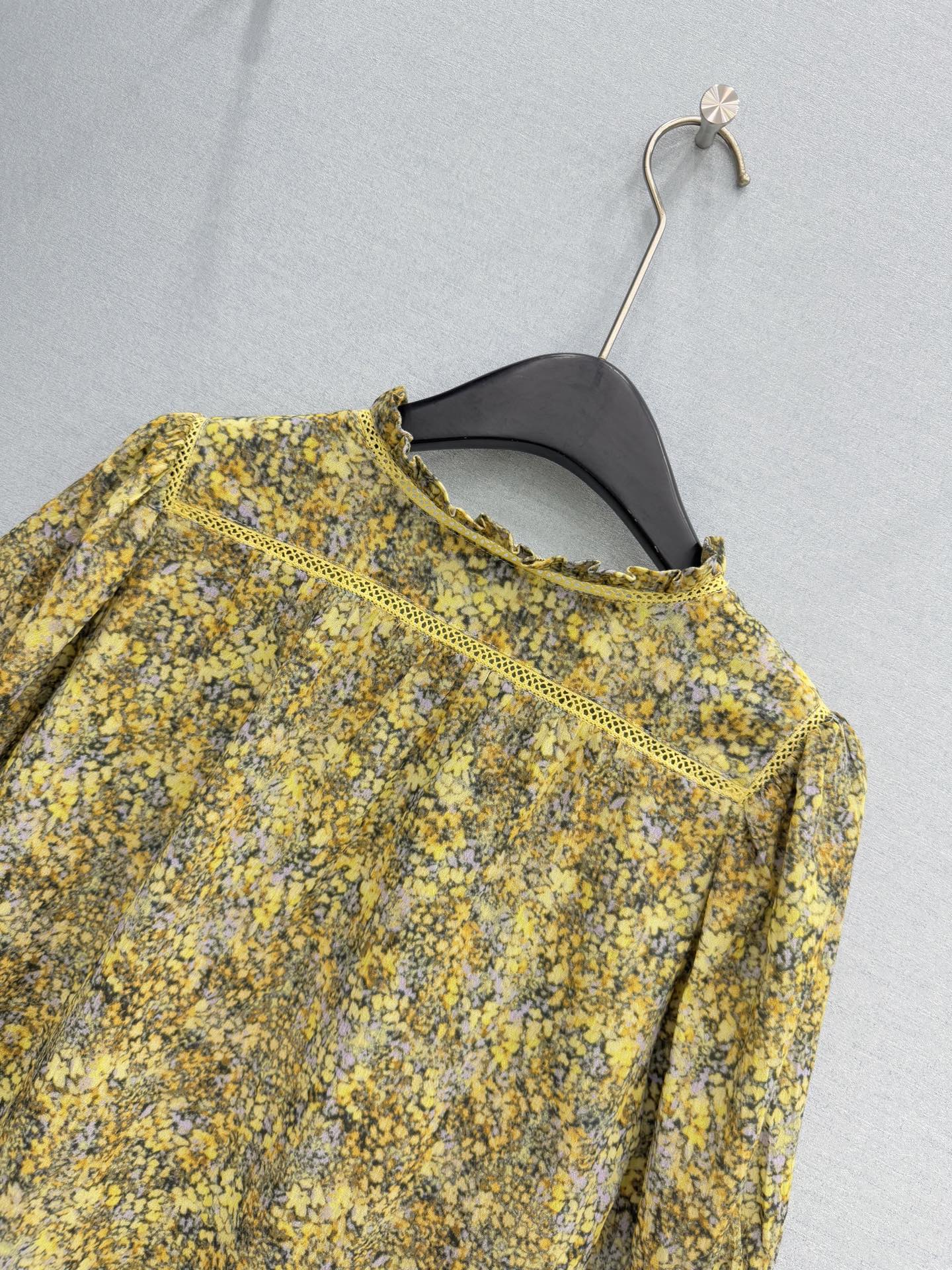🛒𝐍𝐄𝐖 · 𝟐𝟎𝟐6/爆款现货原单品质 小众*｜2026新品碎花衬衫精致版型，高级肌理细腻 极简主义常