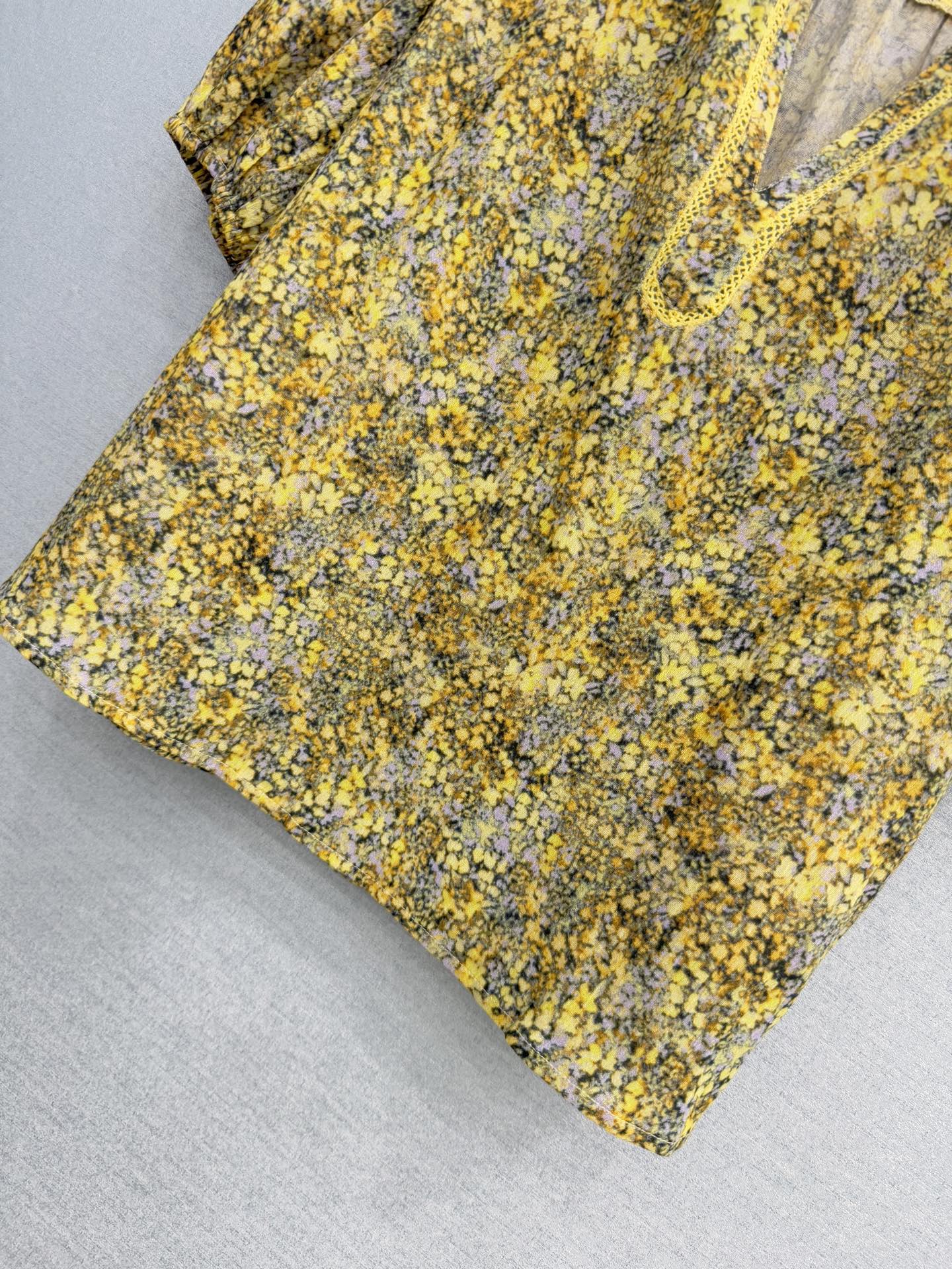 🛒𝐍𝐄𝐖 · 𝟐𝟎𝟐6/爆款现货原单品质 小众*｜2026新品碎花衬衫精致版型，高级肌理细腻 极简主义常