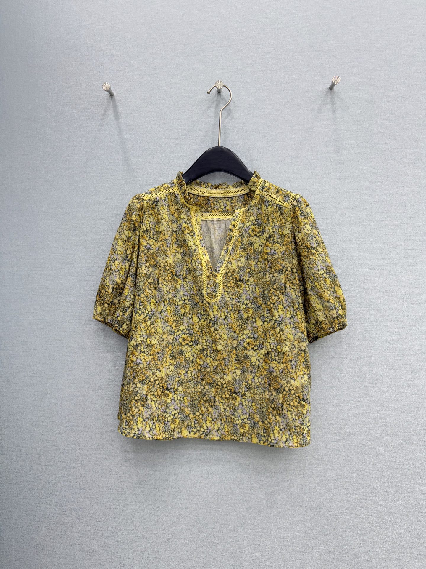 🛒𝐍𝐄𝐖 · 𝟐𝟎𝟐6/爆款现货原单品质 小众*｜2026新品碎花衬衫精致版型，高级肌理细腻 极简主义常