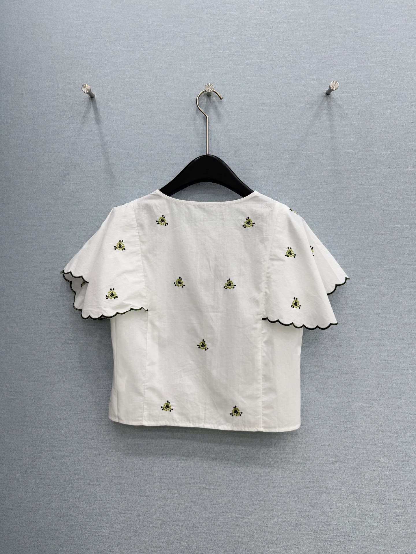 🛒𝐍𝐄𝐖 · 𝟐𝟎𝟐6/爆款现货原单品质 小众*｜2026新品荷叶边小飞袖刺绣衬衫精致版型，高级肌理细腻