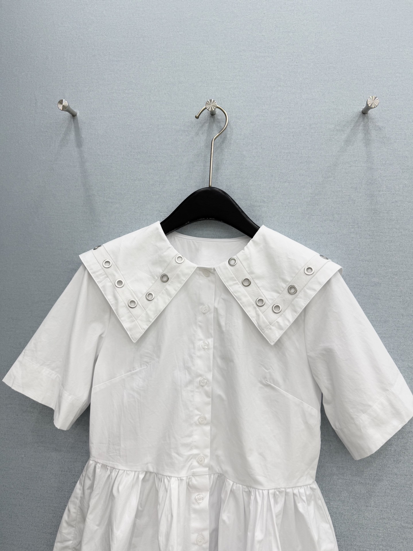 🛒𝐍𝐄𝐖 · 𝟐𝟎𝟐6/爆款现货原单品质 小众*｜2026新品短袖法式衬衫大翻领圆扣设计 高级肌理细腻 