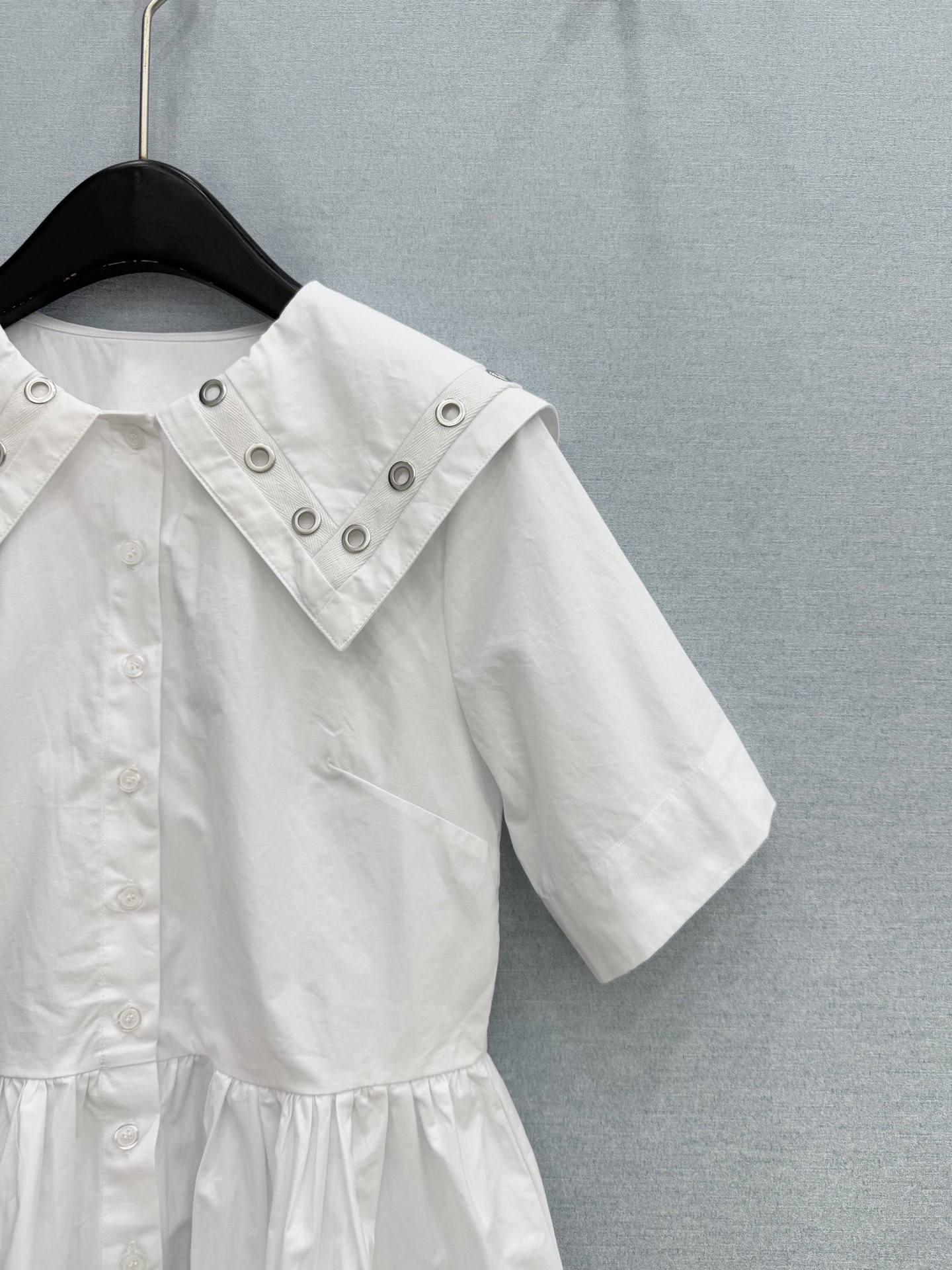 🛒𝐍𝐄𝐖 · 𝟐𝟎𝟐6/爆款现货原单品质 小众*｜2026新品短袖法式衬衫大翻领圆扣设计 高级肌理细腻 