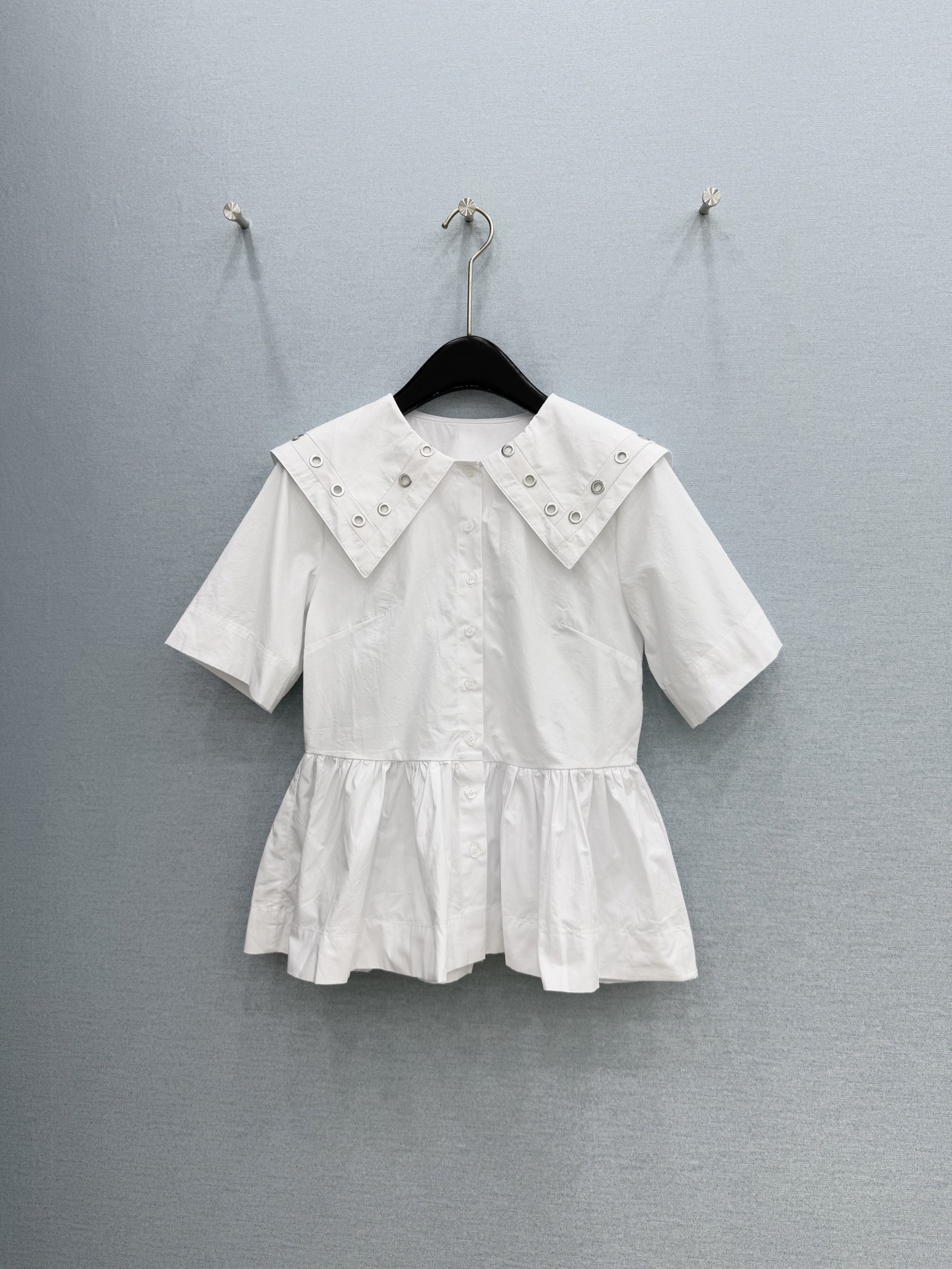 🛒𝐍𝐄𝐖 · 𝟐𝟎𝟐6/爆款现货原单品质 小众*｜2026新品短袖法式衬衫大翻领圆扣设计 高级肌理细腻 