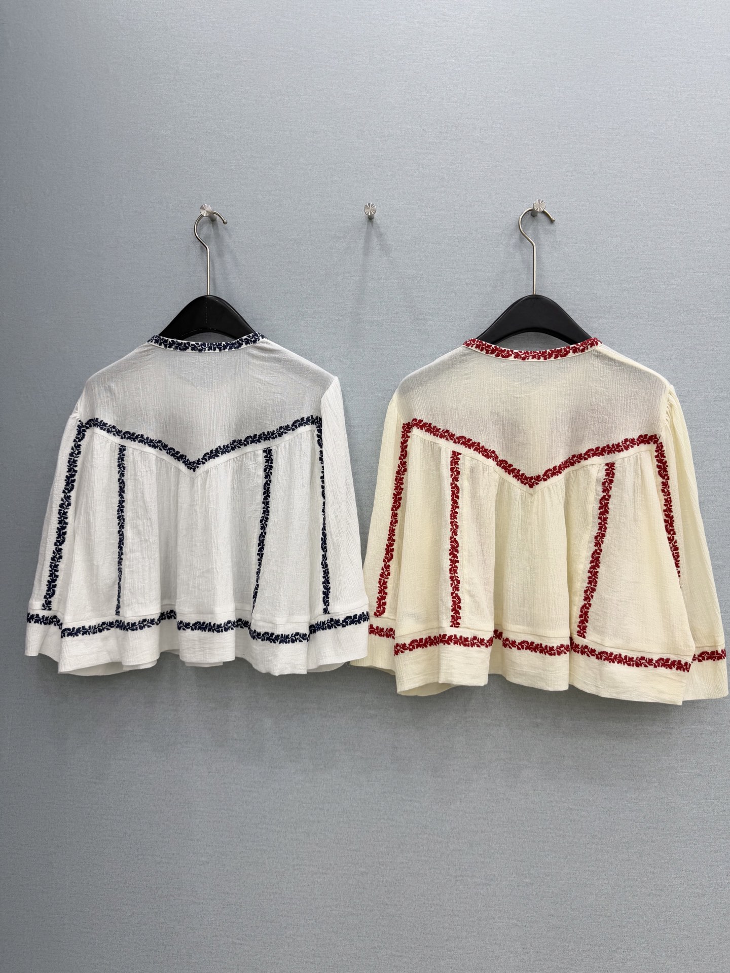 🛒𝐍𝐄𝐖 · 𝟐𝟎𝟐6/爆款现货原单品质 小众*｜2026新品名族风刺绣衬衫精致版型，高级肌理细腻 极简