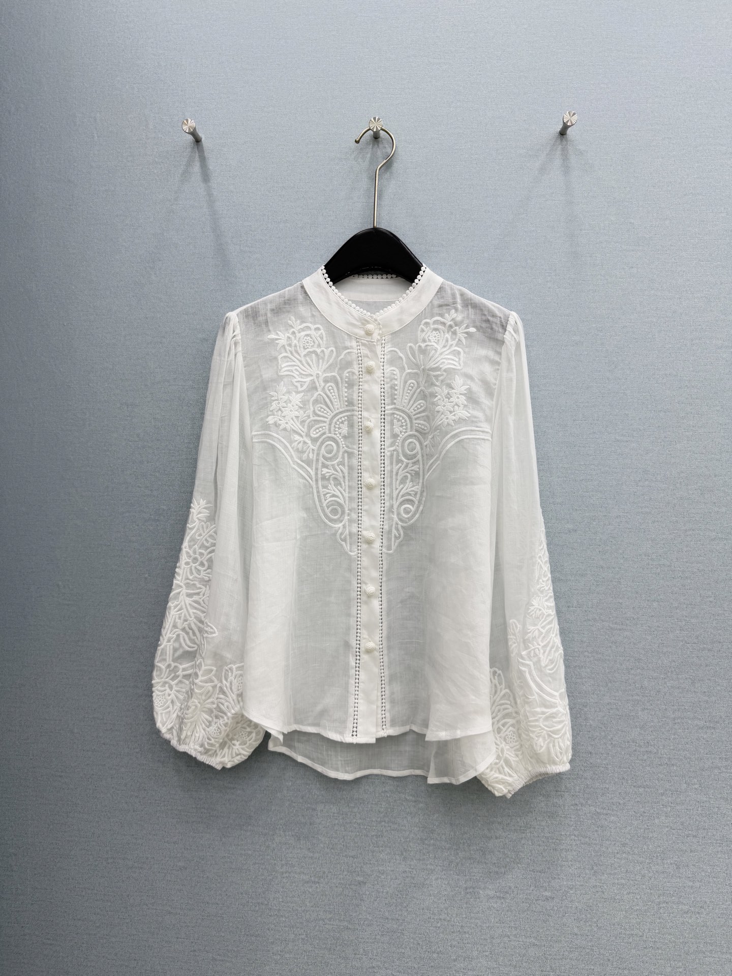 🛒𝐍𝐄𝐖 · 𝟐𝟎𝟐6/爆款现货原单品质 小众*｜2026新品宫廷风刺绣刺绣衬衫精致版型，高级肌理细腻 