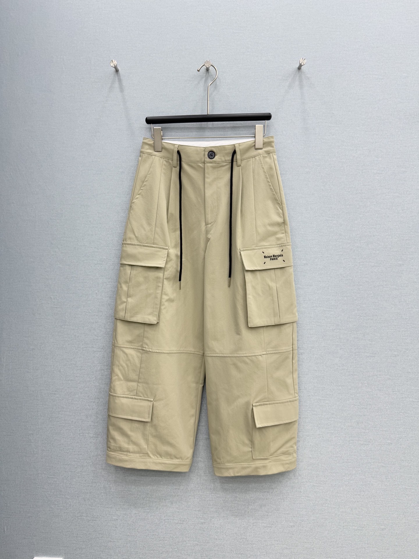 🛒𝐍𝐄𝐖 · 𝟐𝟎𝟐6/爆款现货【春夏上新】设计师原创｜抽绳多口袋阔腿工装裤垂坠感拉满，柔软透气又挺括有