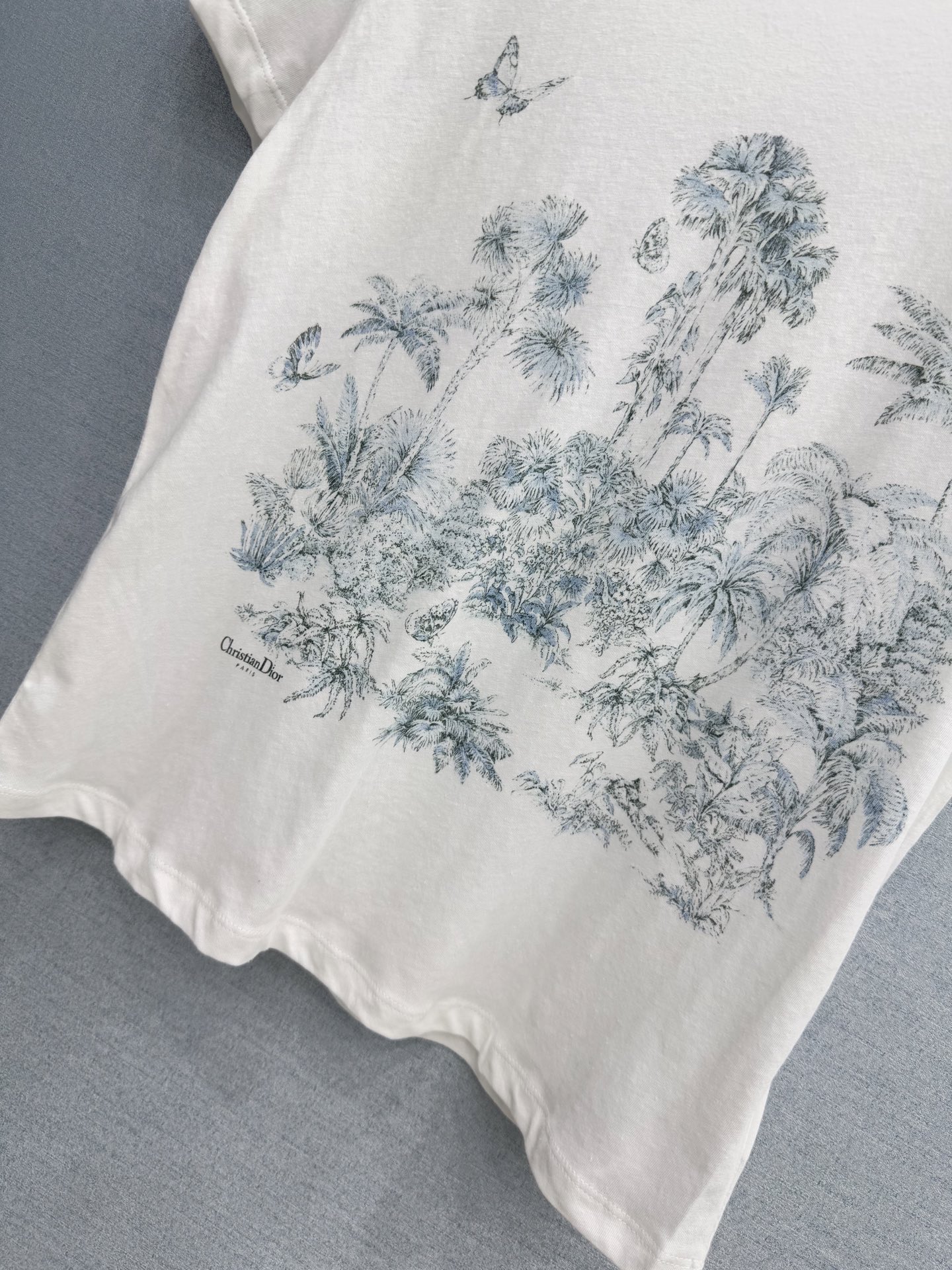 🛒𝐍𝐄𝐖 · 𝟐𝟎𝟐6/爆款现货原单品质 Dio*｜26新品印花洗水短袖T恤精致版型上身巨显瘦！定制最新