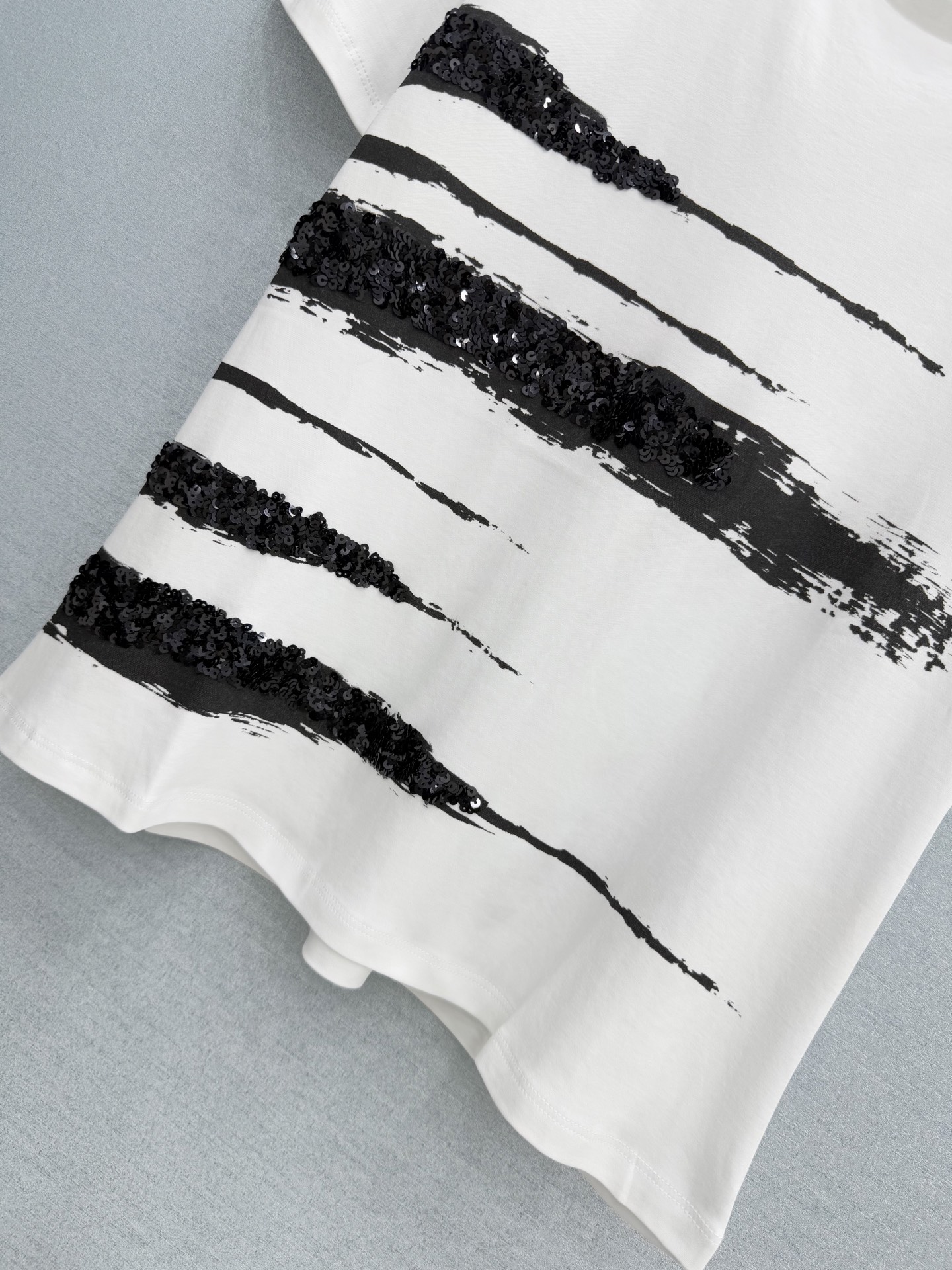 🛒𝐍𝐄𝐖 · 𝟐𝟎𝟐6/爆款现货【春夏上新】 Max*｜2026新款珠片刺绣T恤高订面料，百搭版型 ，上