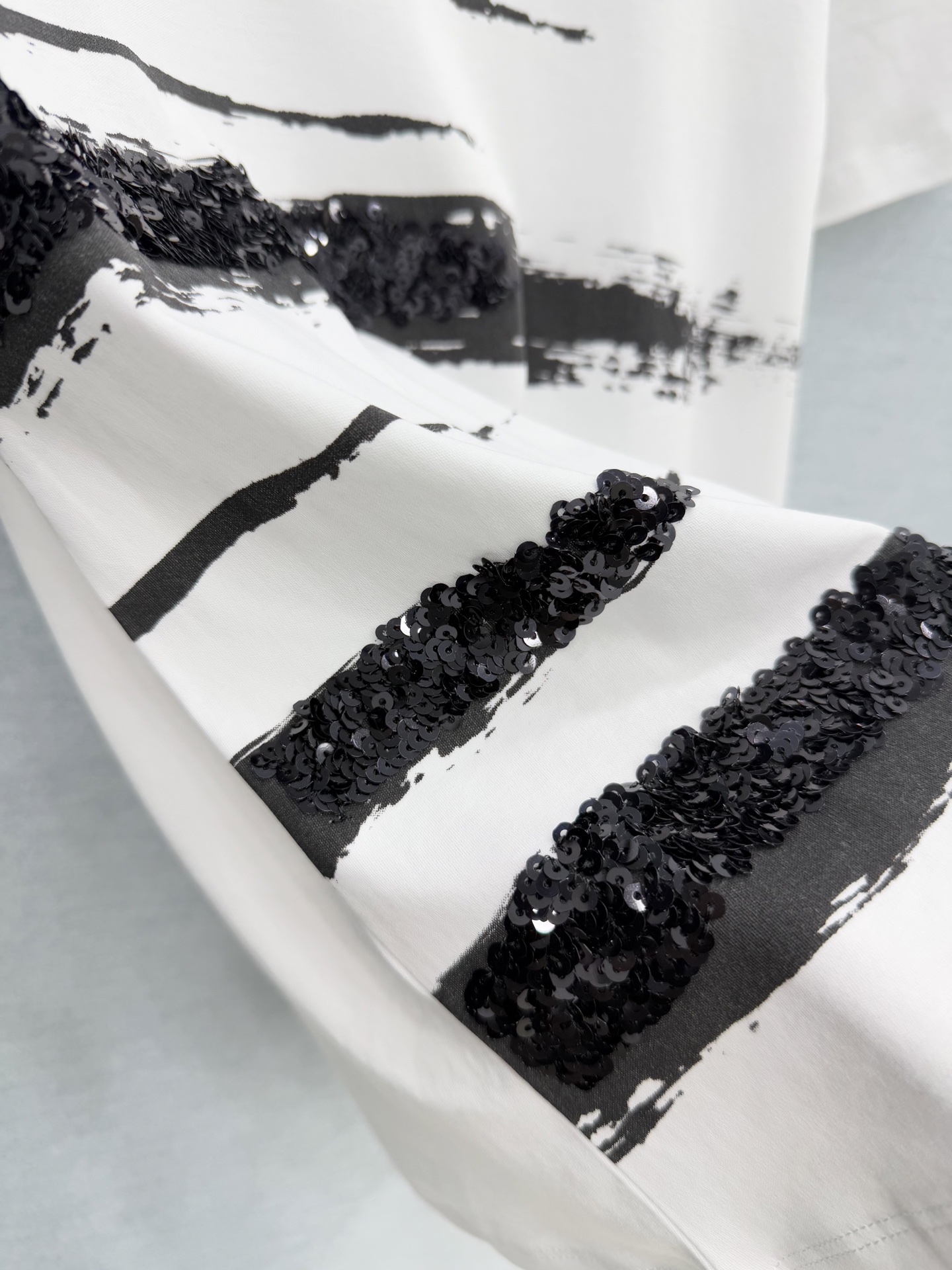 🛒𝐍𝐄𝐖 · 𝟐𝟎𝟐6/爆款现货【春夏上新】 Max*｜2026新款珠片刺绣T恤高订面料，百搭版型 ，上