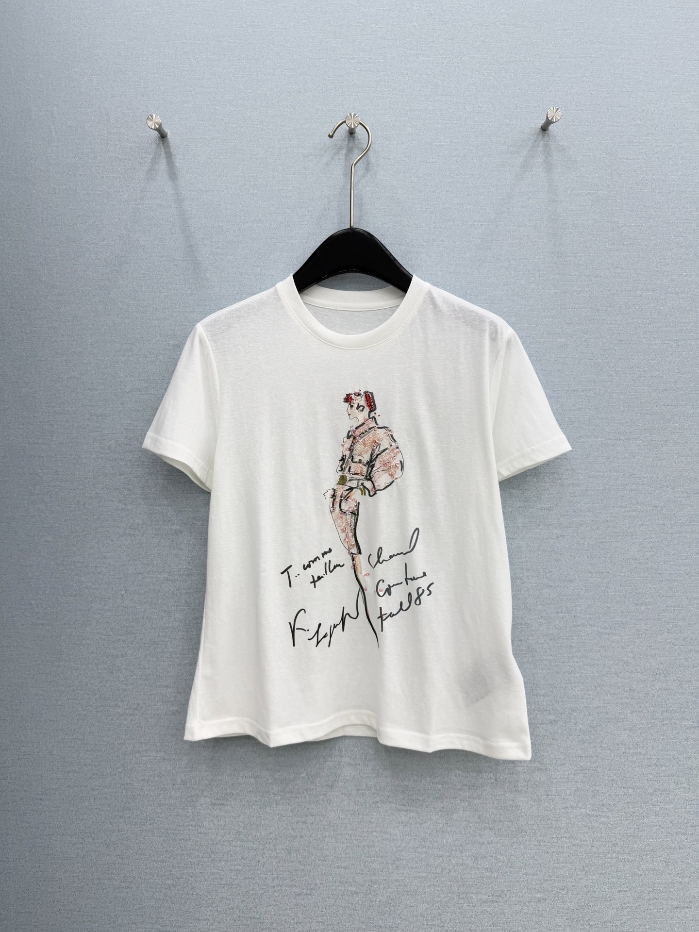 🛒𝐍𝐄𝐖 · 𝟐𝟎𝟐6/爆款现货原单品质 小众*｜精致印花订珠短袖T恤高订面料 亲肤透气舒适标志性字母图