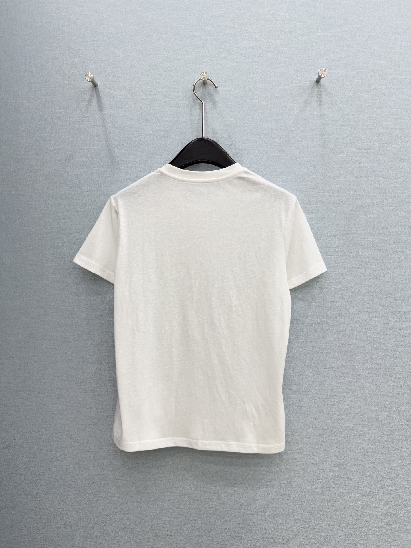 🛒𝐍𝐄𝐖 · 𝟐𝟎𝟐6/爆款现货原单品质 小众*｜精致印花订珠短袖T恤高订面料 亲肤透气舒适标志性字母图