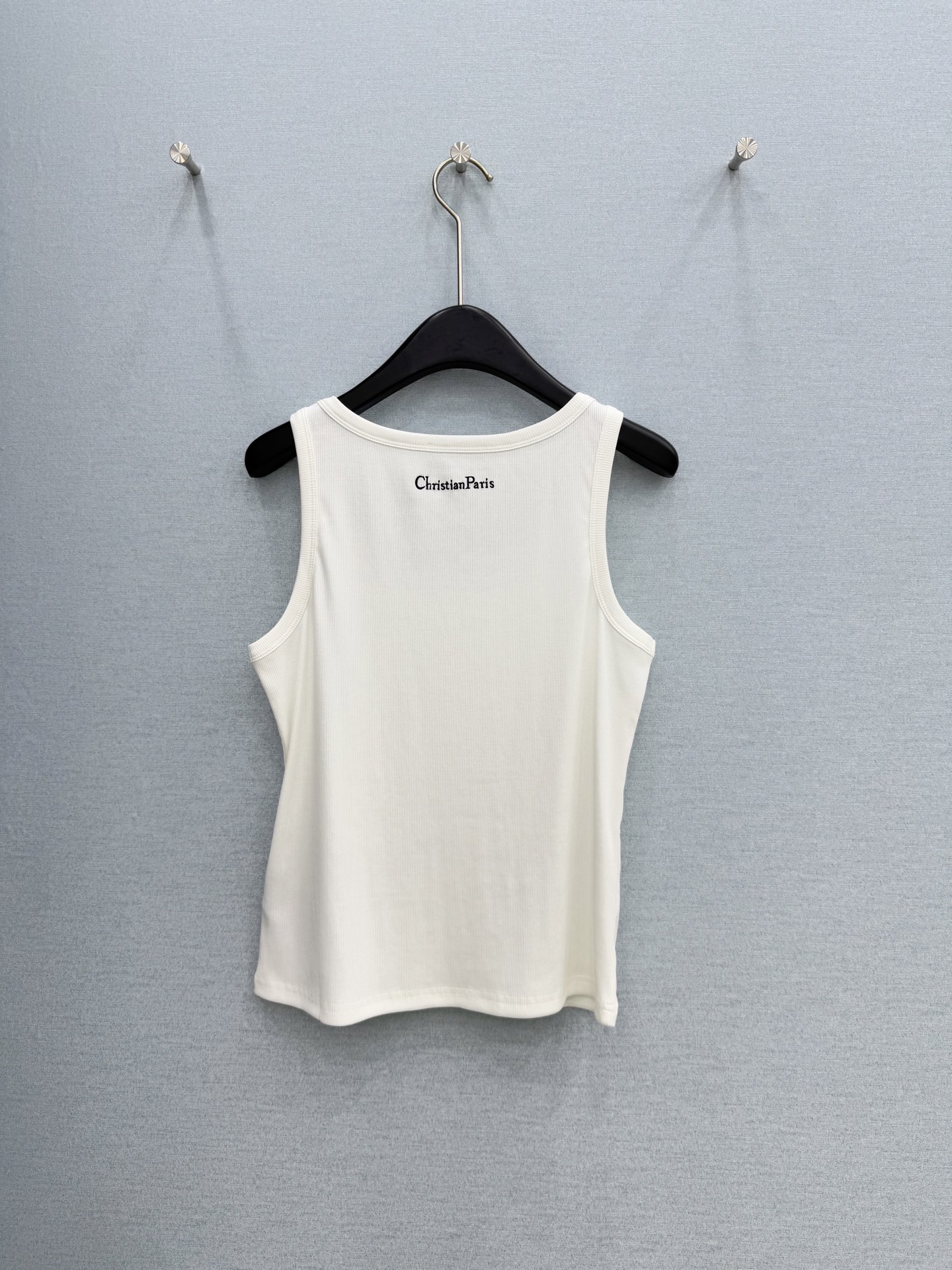 🛒𝐍𝐄𝐖 · 𝟐𝟎𝟐6/爆款现货设计师 原创｜2026新款重工订珠刺绣背心云感舒适的系列！上身的触感谁穿