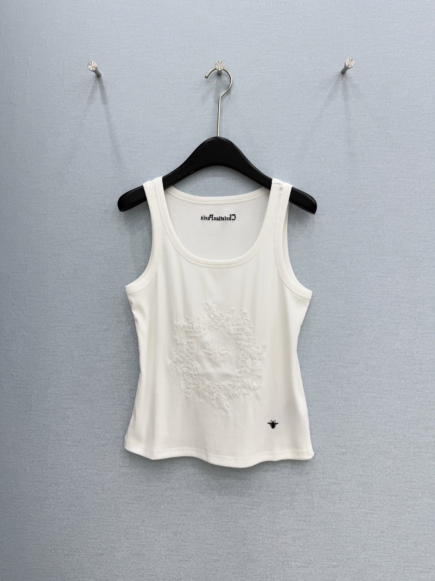 🛒𝐍𝐄𝐖 · 𝟐𝟎𝟐6/爆款现货设计师 原创｜2026新款重工订珠刺绣背心云感舒适的系列！上身的触感谁穿